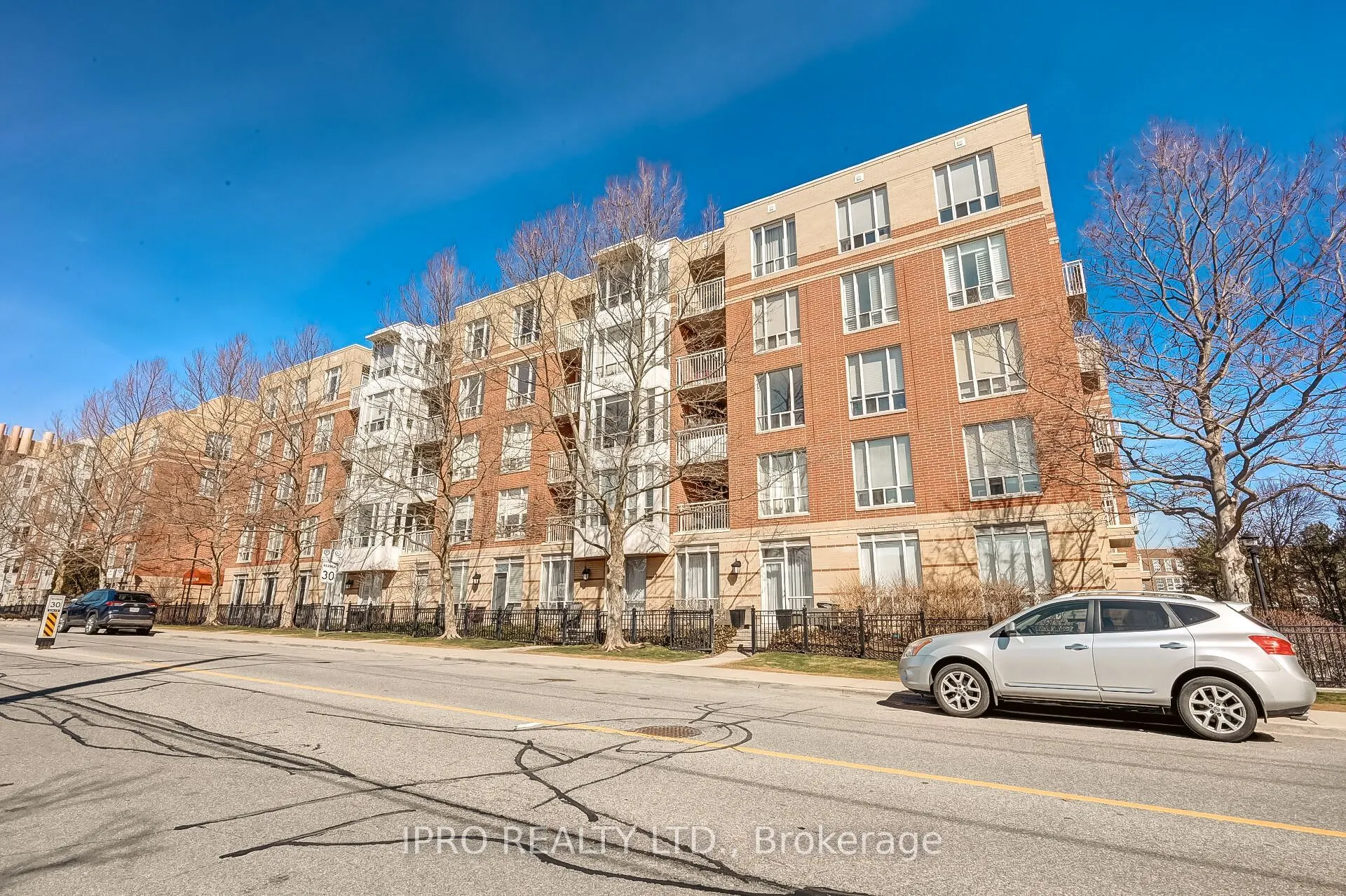 481 Rosewell Avenue N, #408