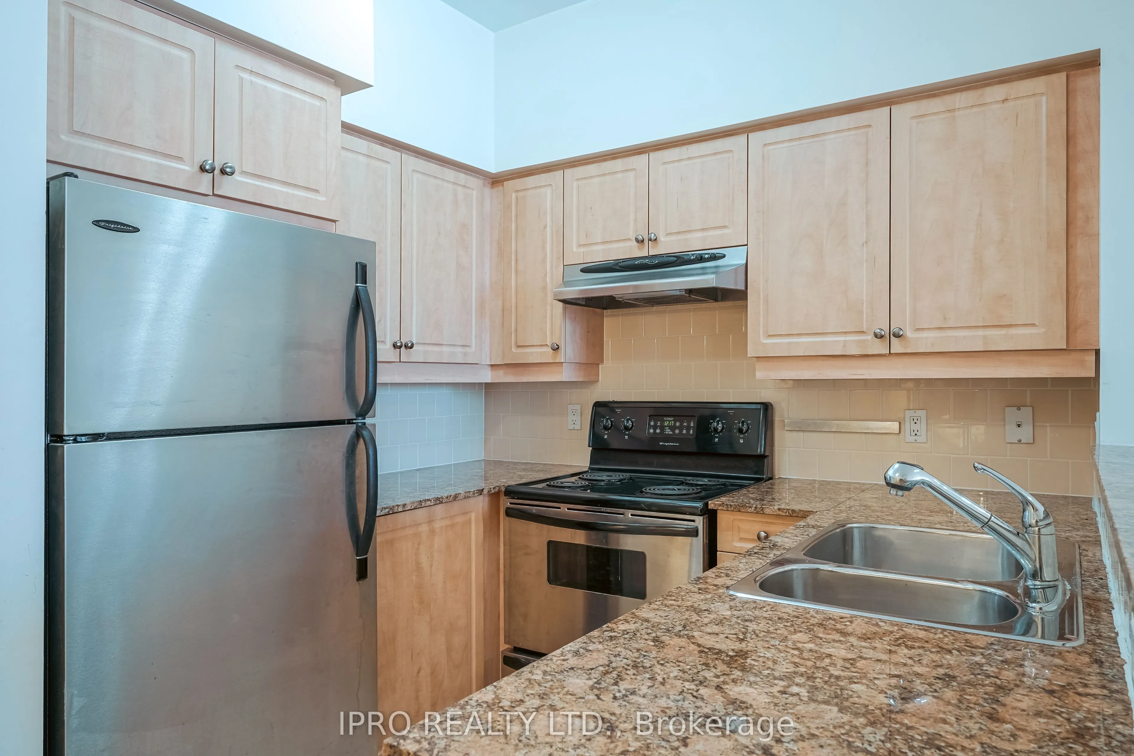 481 Rosewell Avenue N, #408