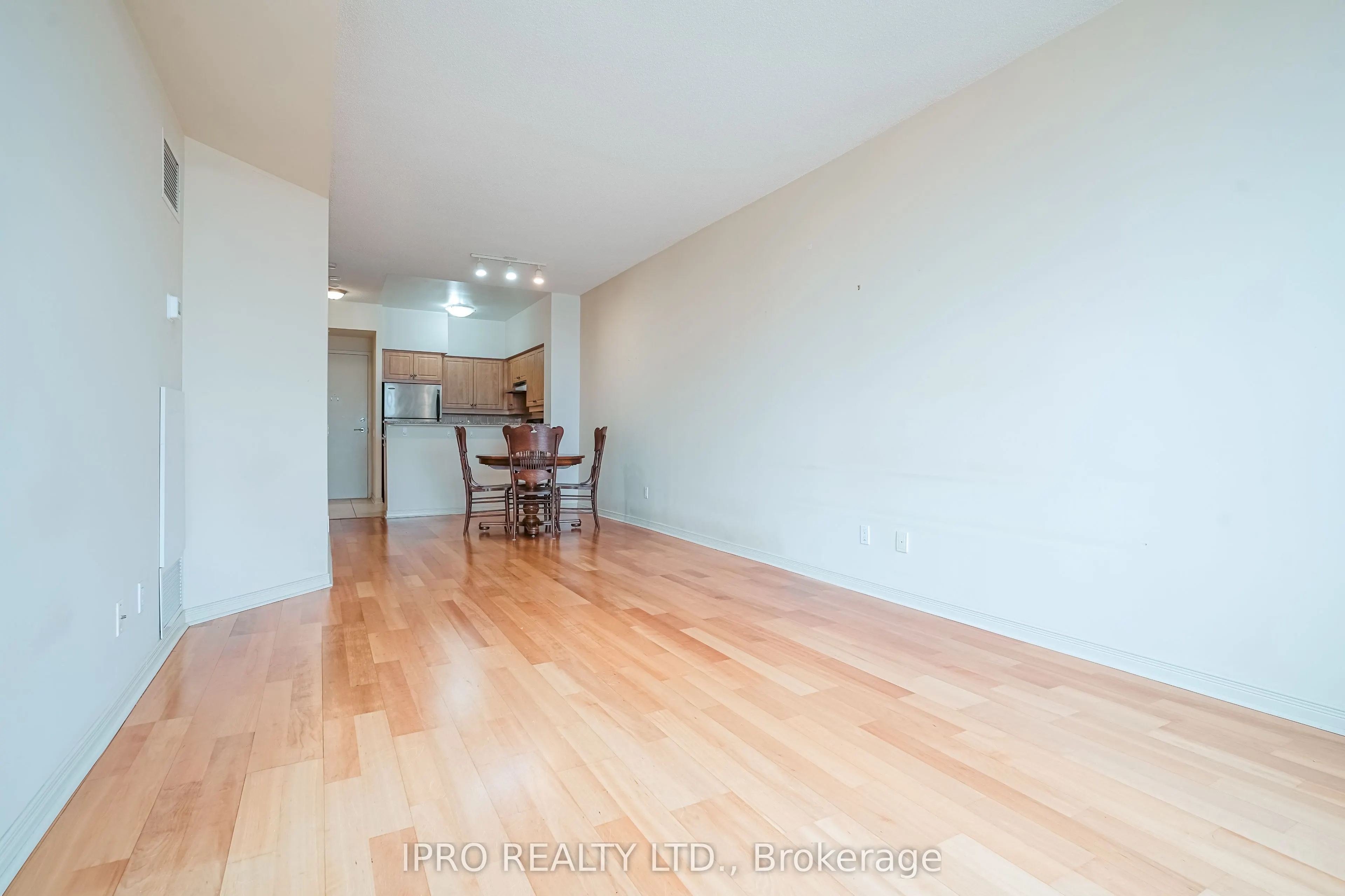 481 Rosewell Avenue N, #408