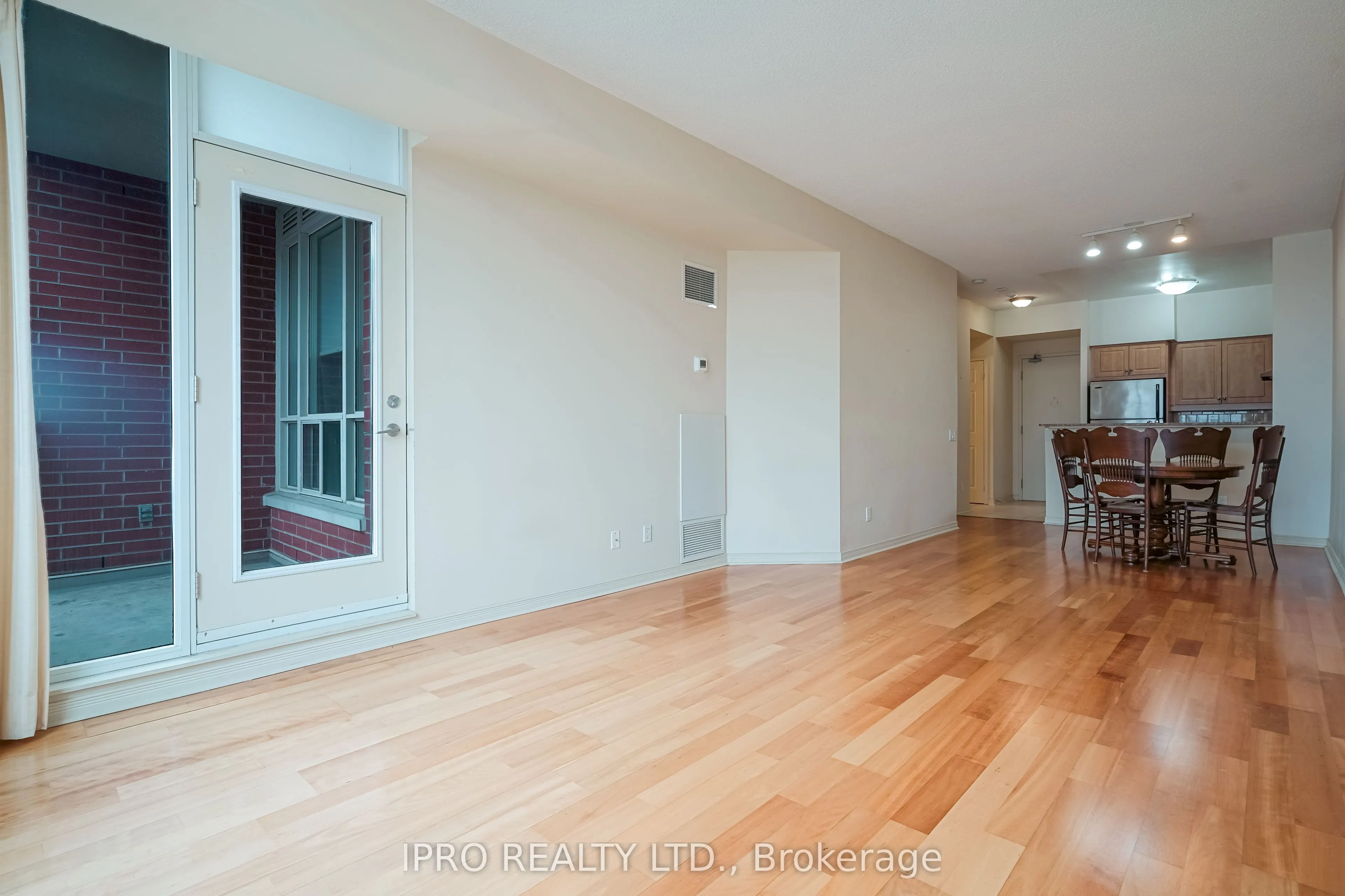 481 Rosewell Avenue N, #408