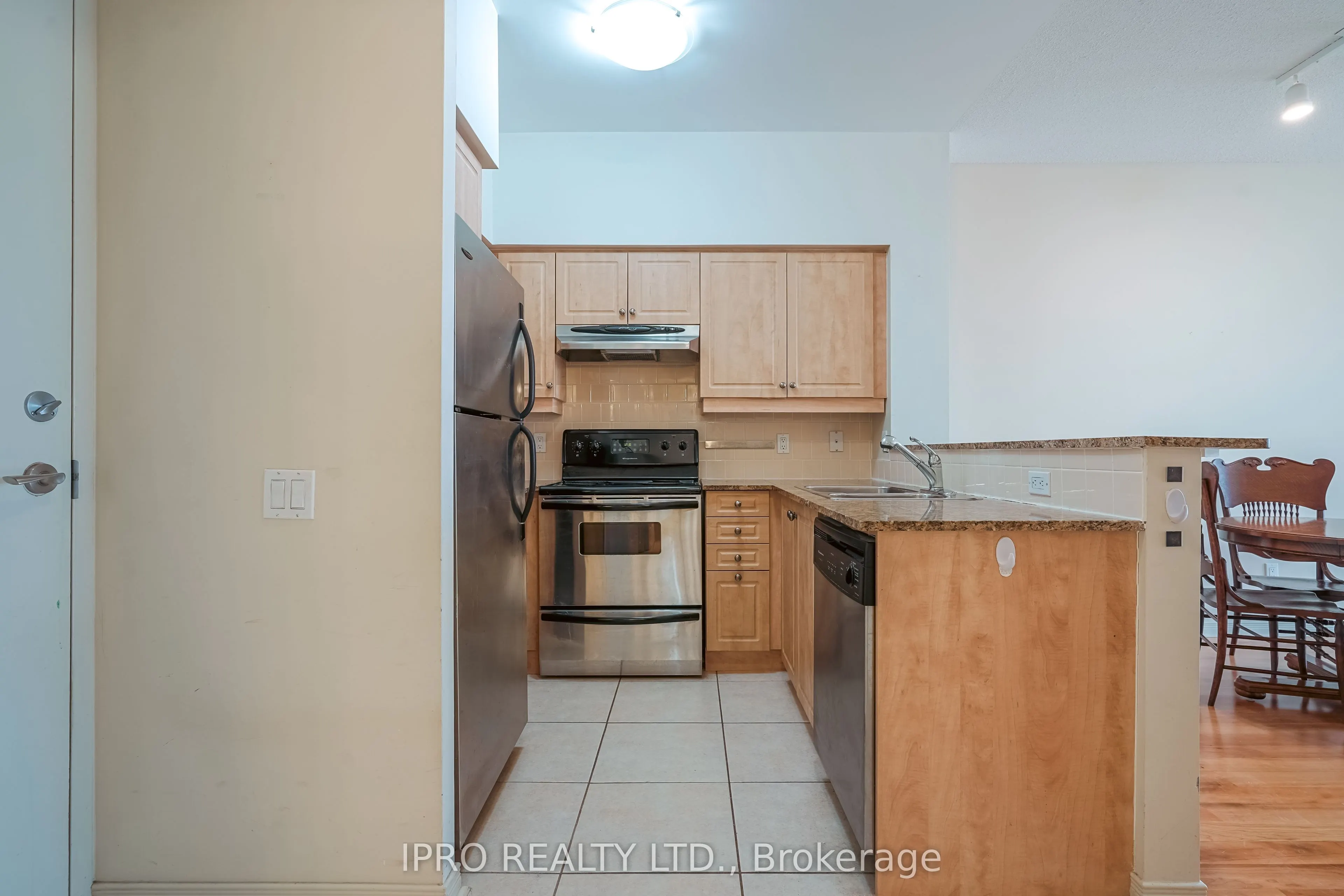 481 Rosewell Avenue N, #408