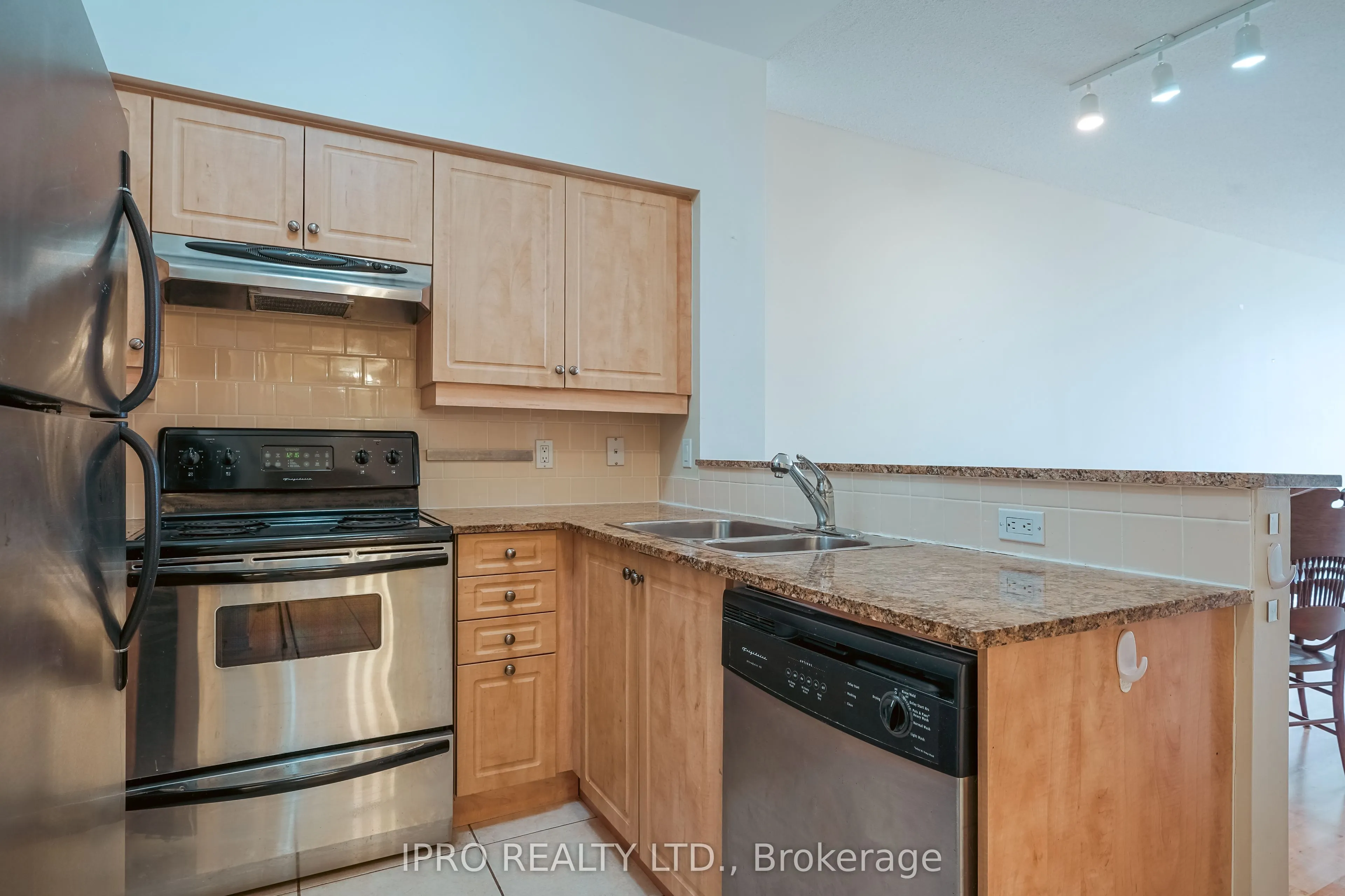 481 Rosewell Avenue N, #408