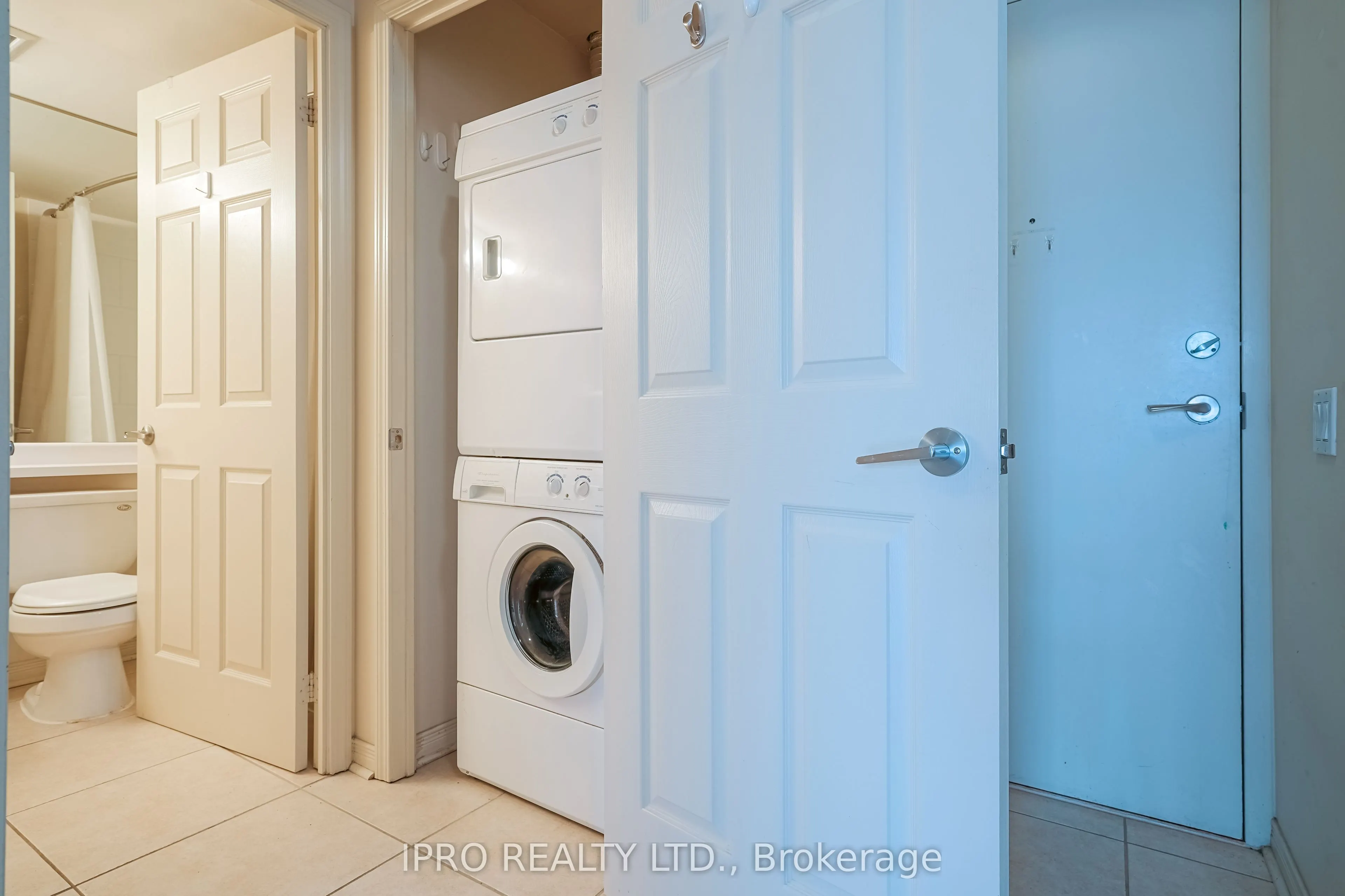 481 Rosewell Avenue N, #408