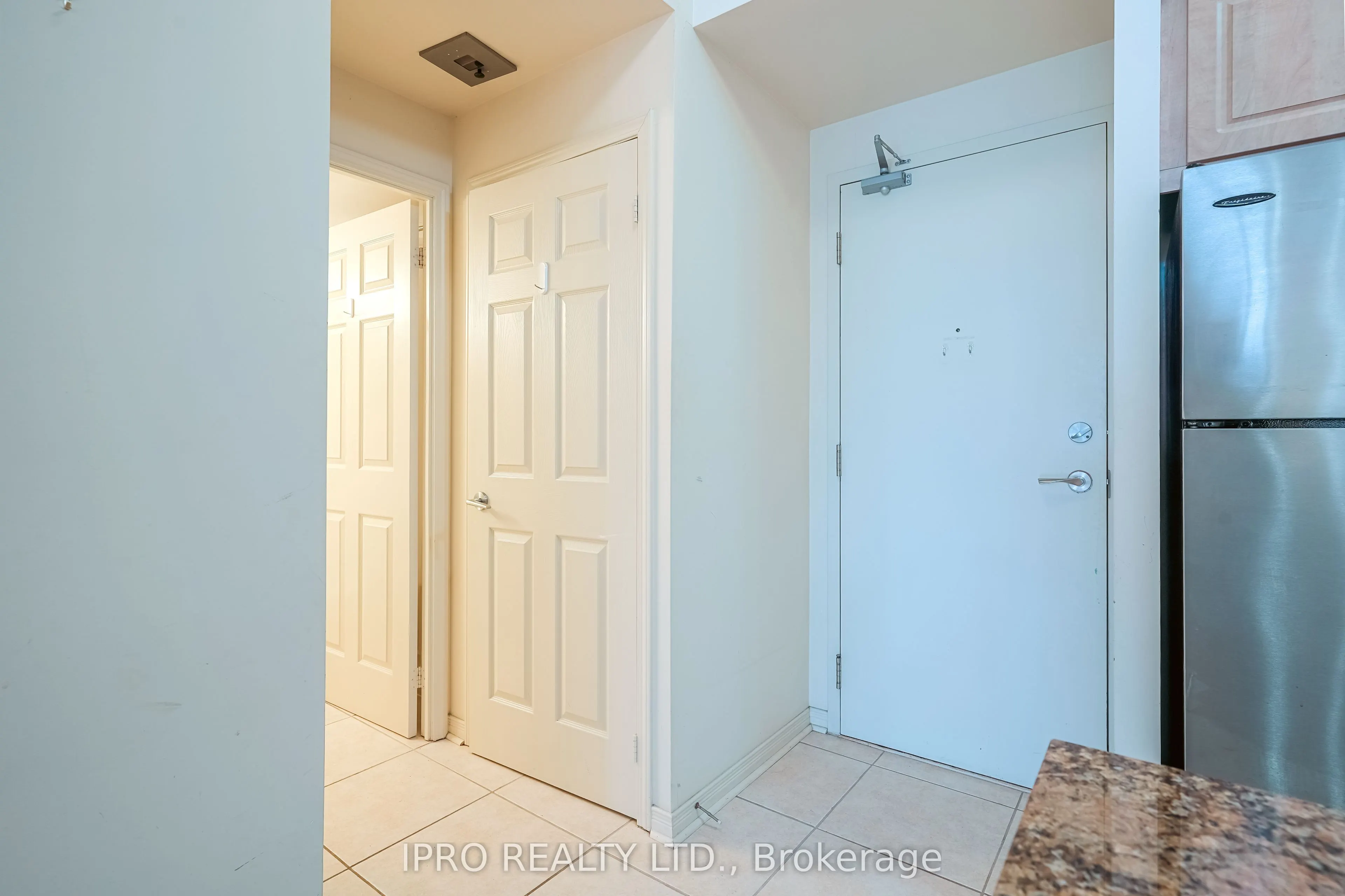 481 Rosewell Avenue N, #408