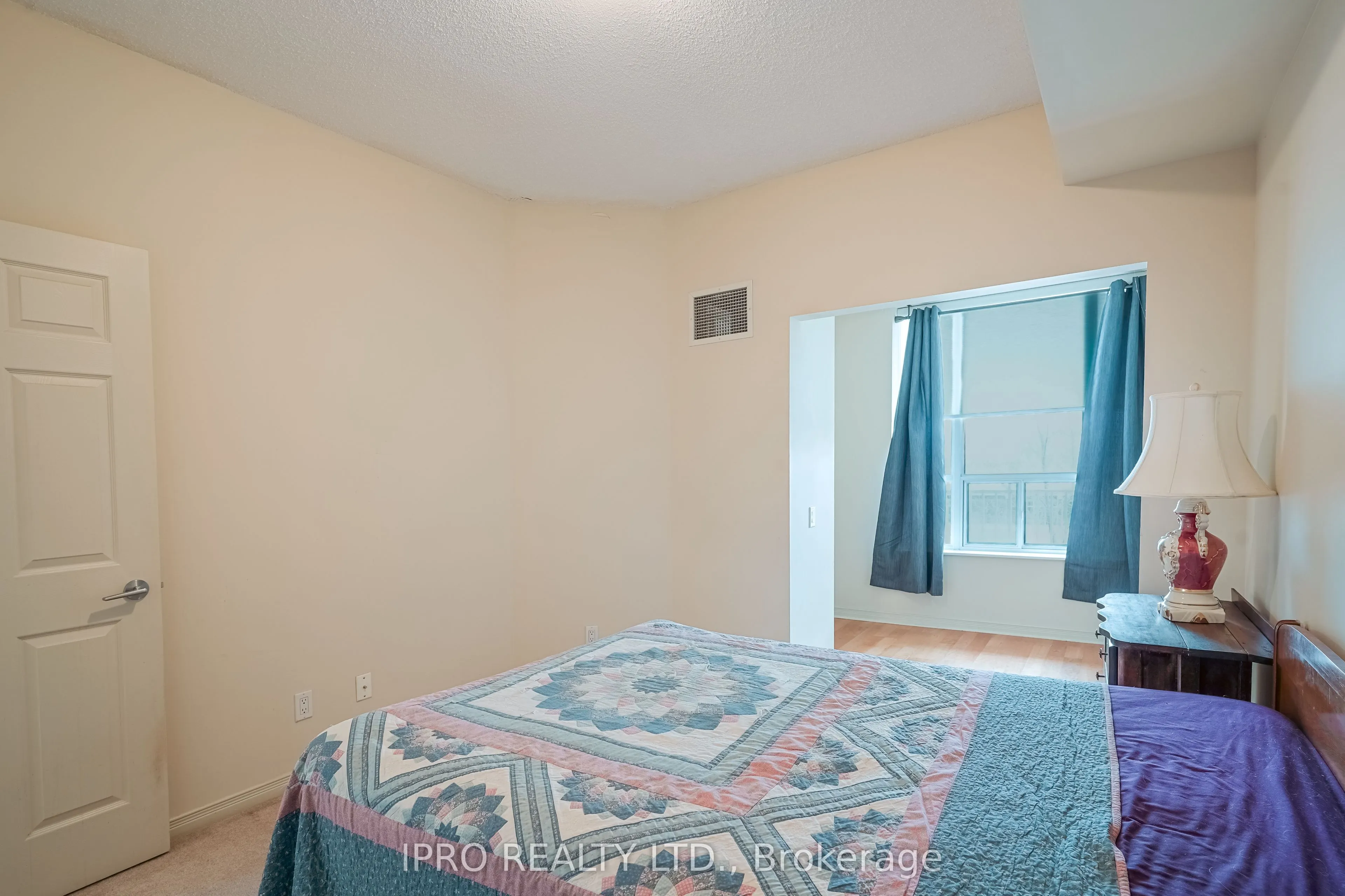 481 Rosewell Avenue N, #408