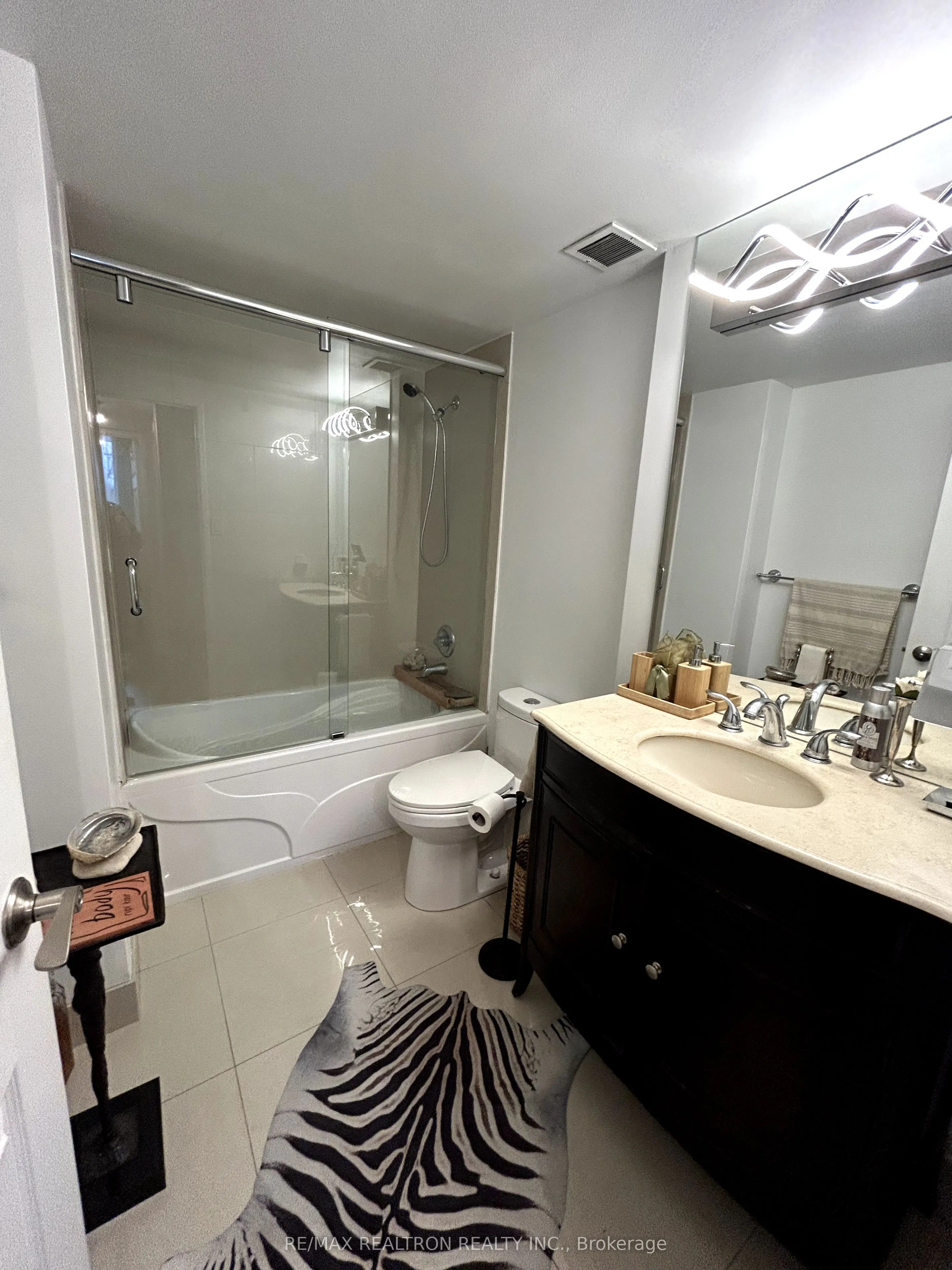 350 Lonsdale Road, #614