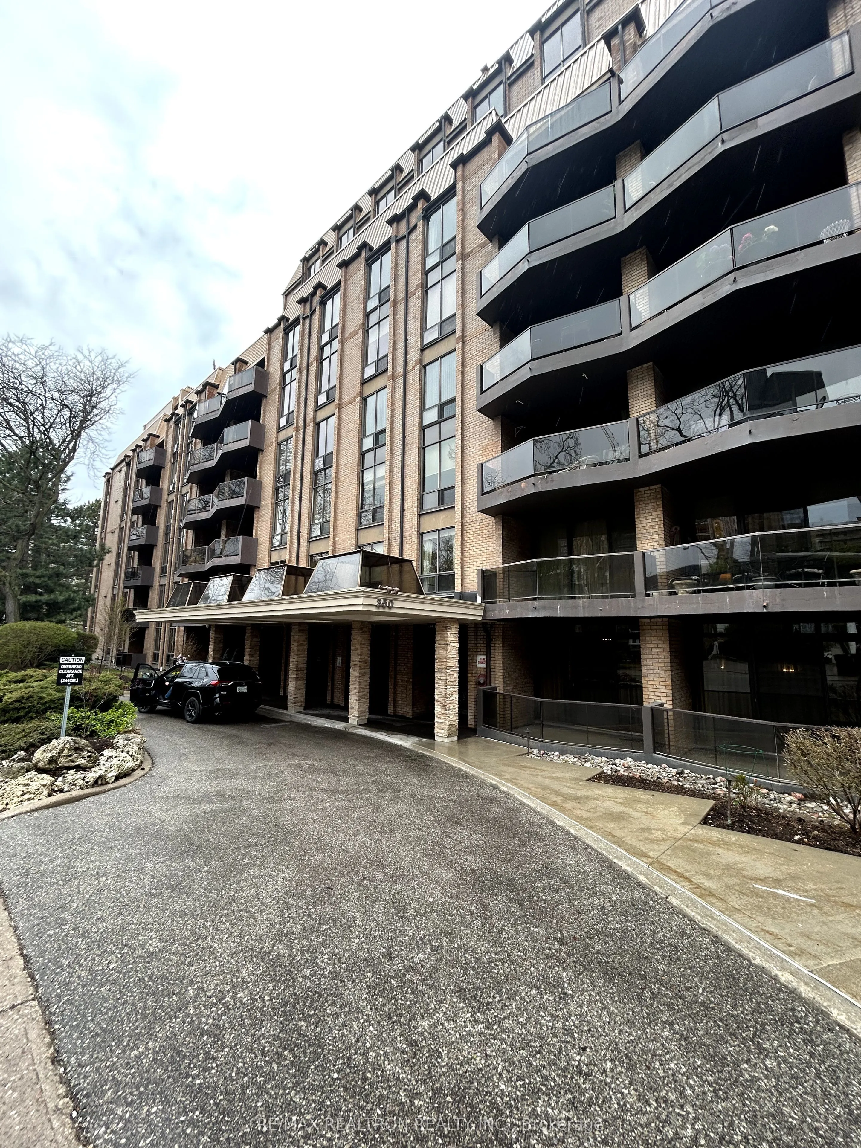 350 Lonsdale Road, #614