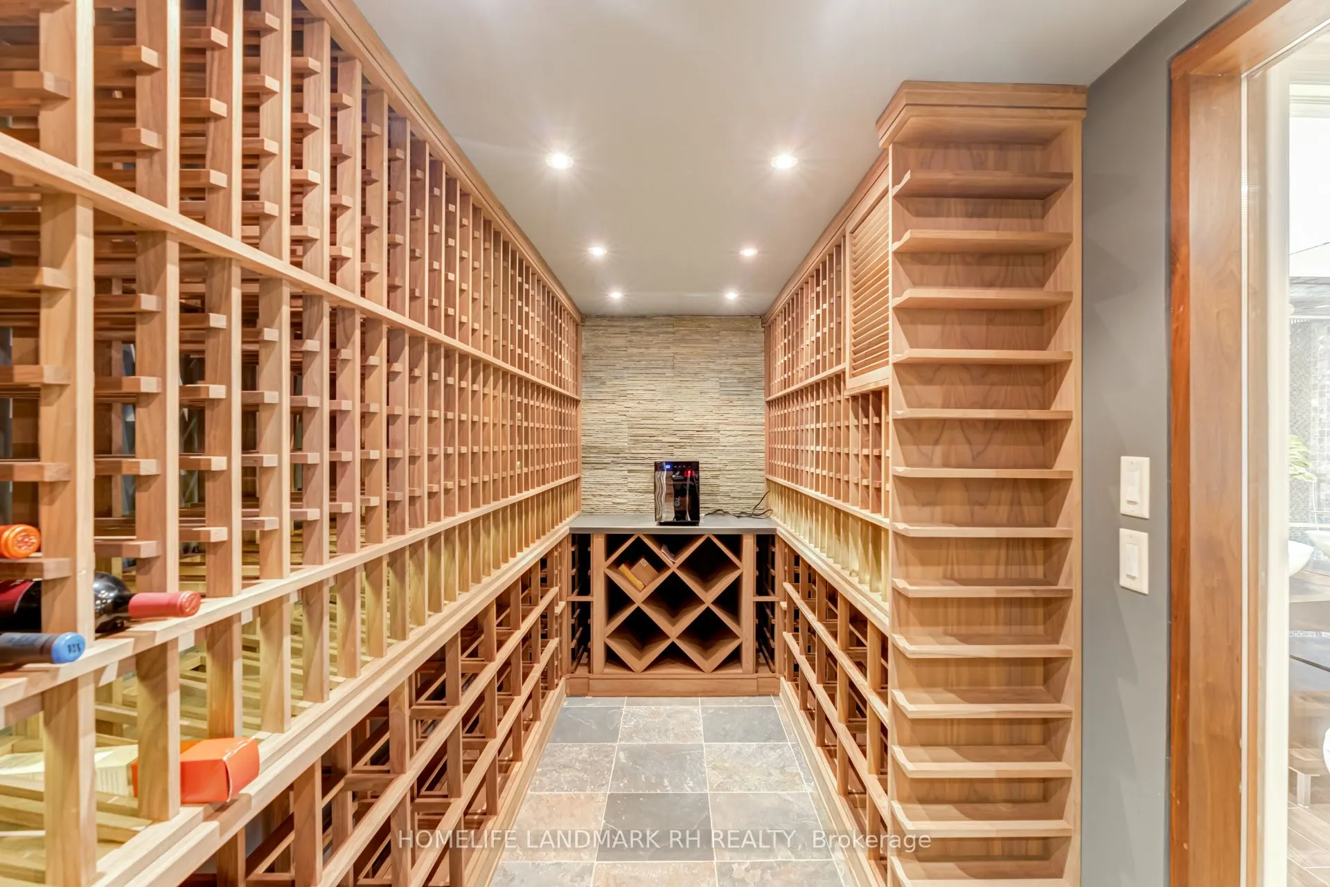 1 Ridgewood Road