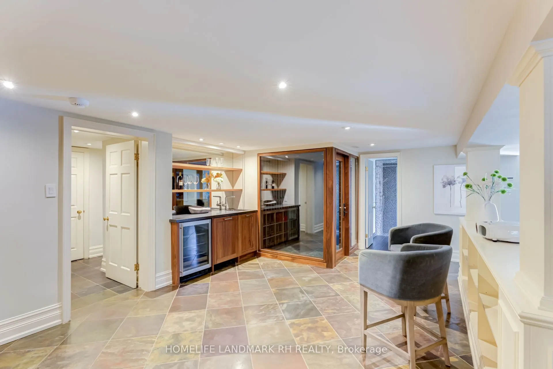 1 Ridgewood Road