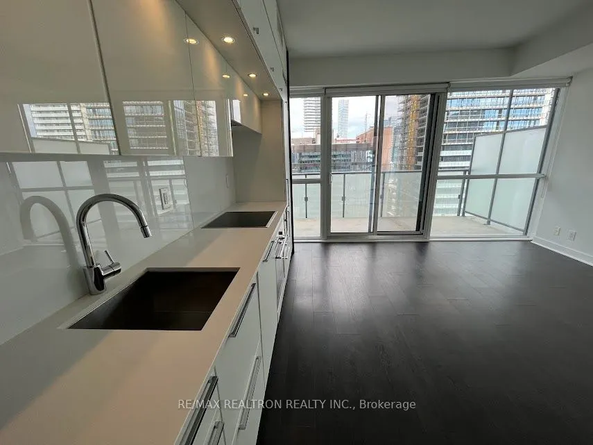 15 Grenville Street, #2706