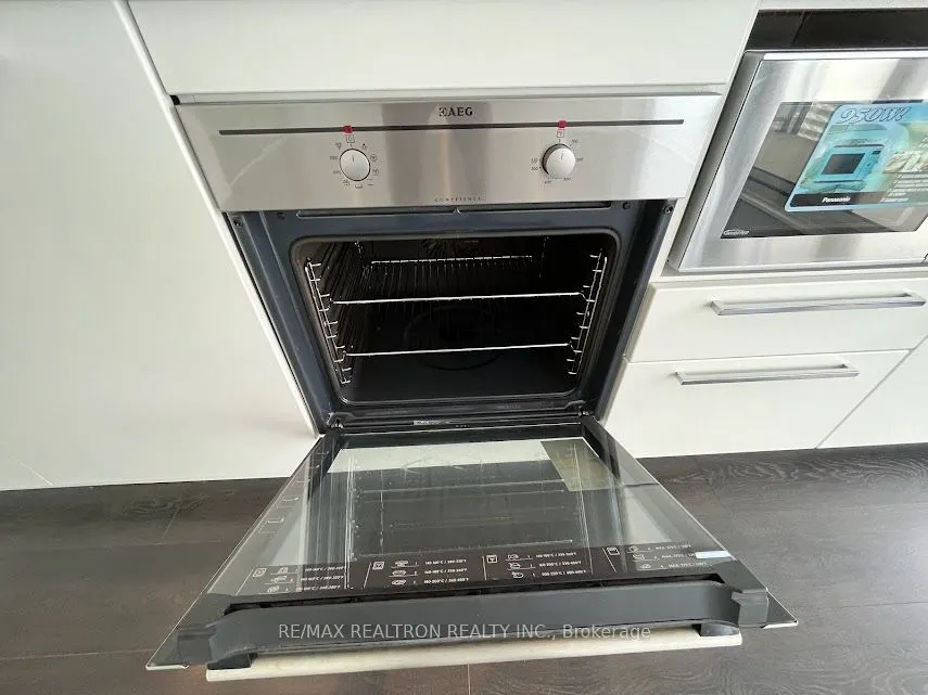 15 Grenville Street, #2706