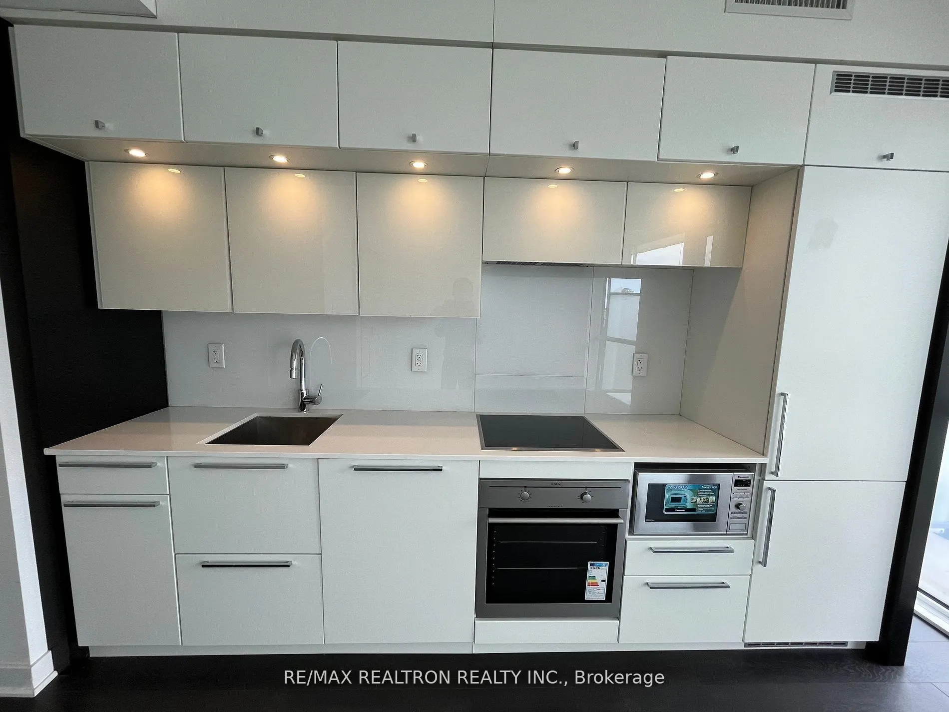 15 Grenville Street, #2706