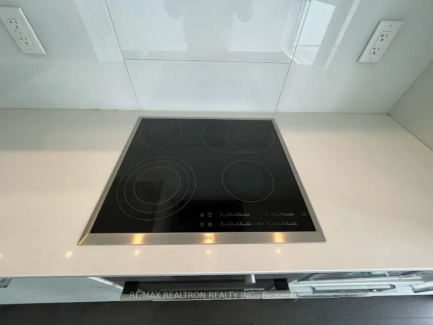 15 Grenville Street, #2706