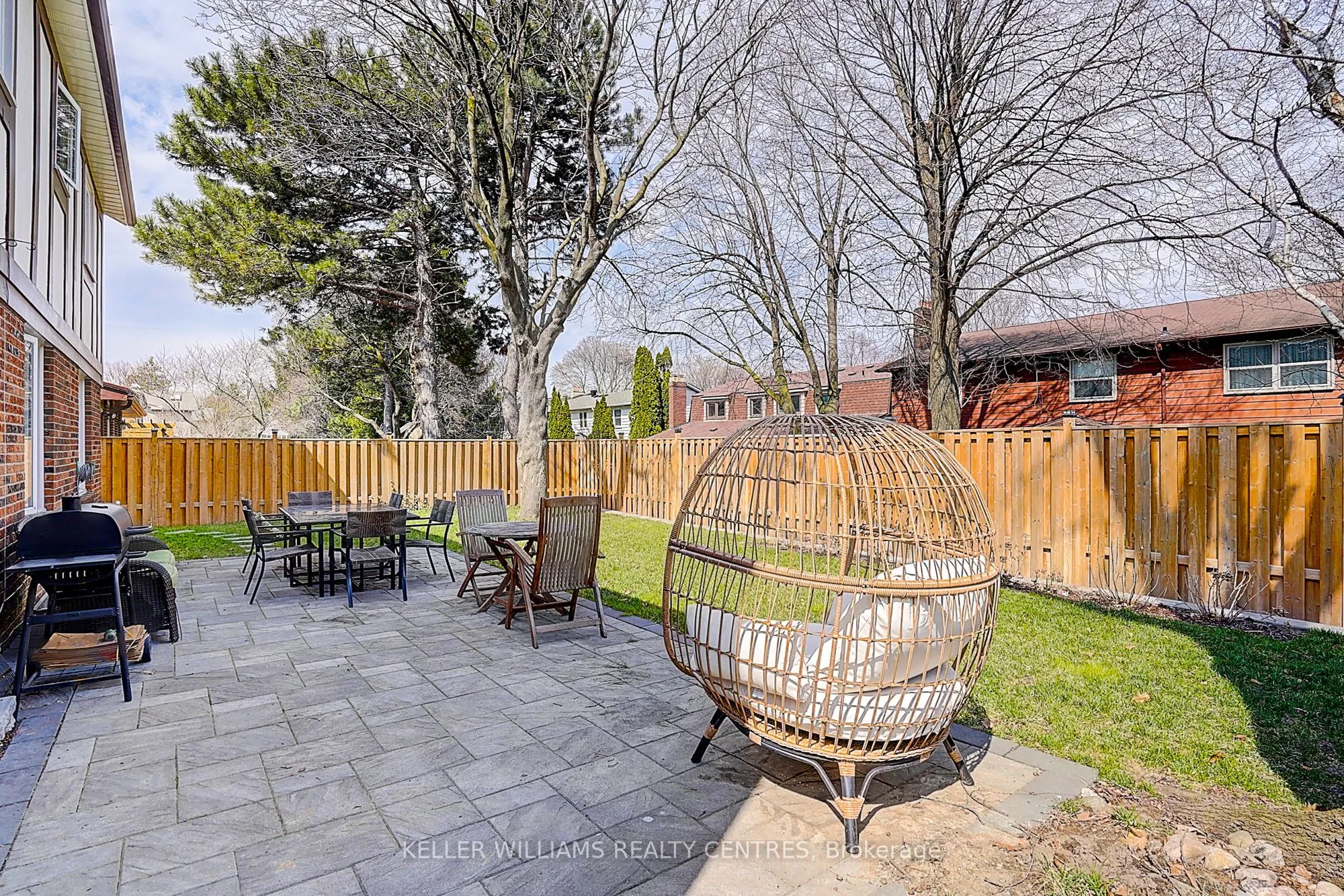 11 Elkpath Avenue
