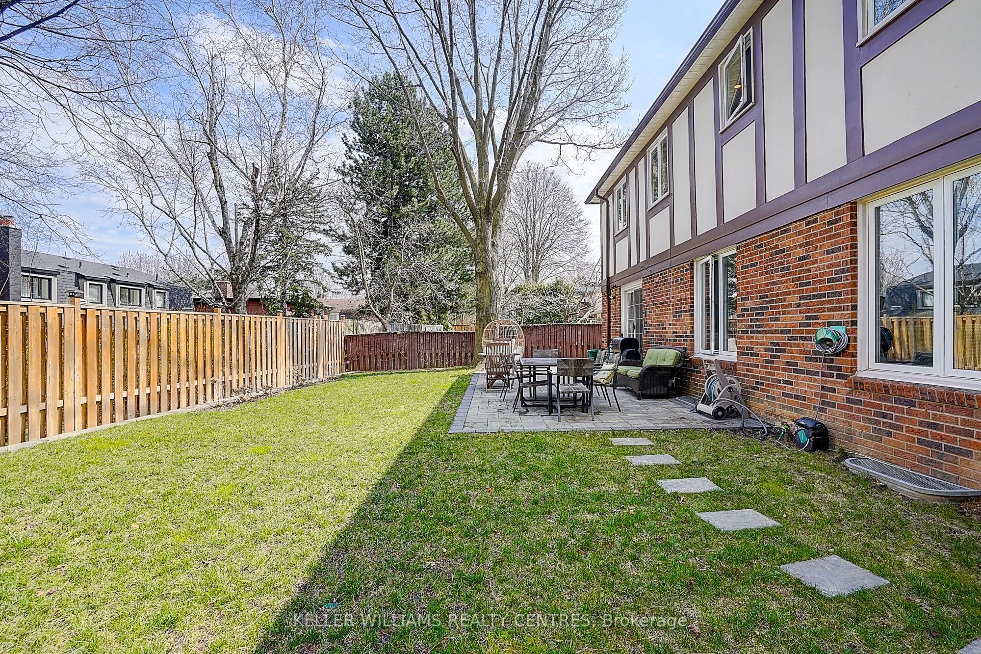 11 Elkpath Avenue