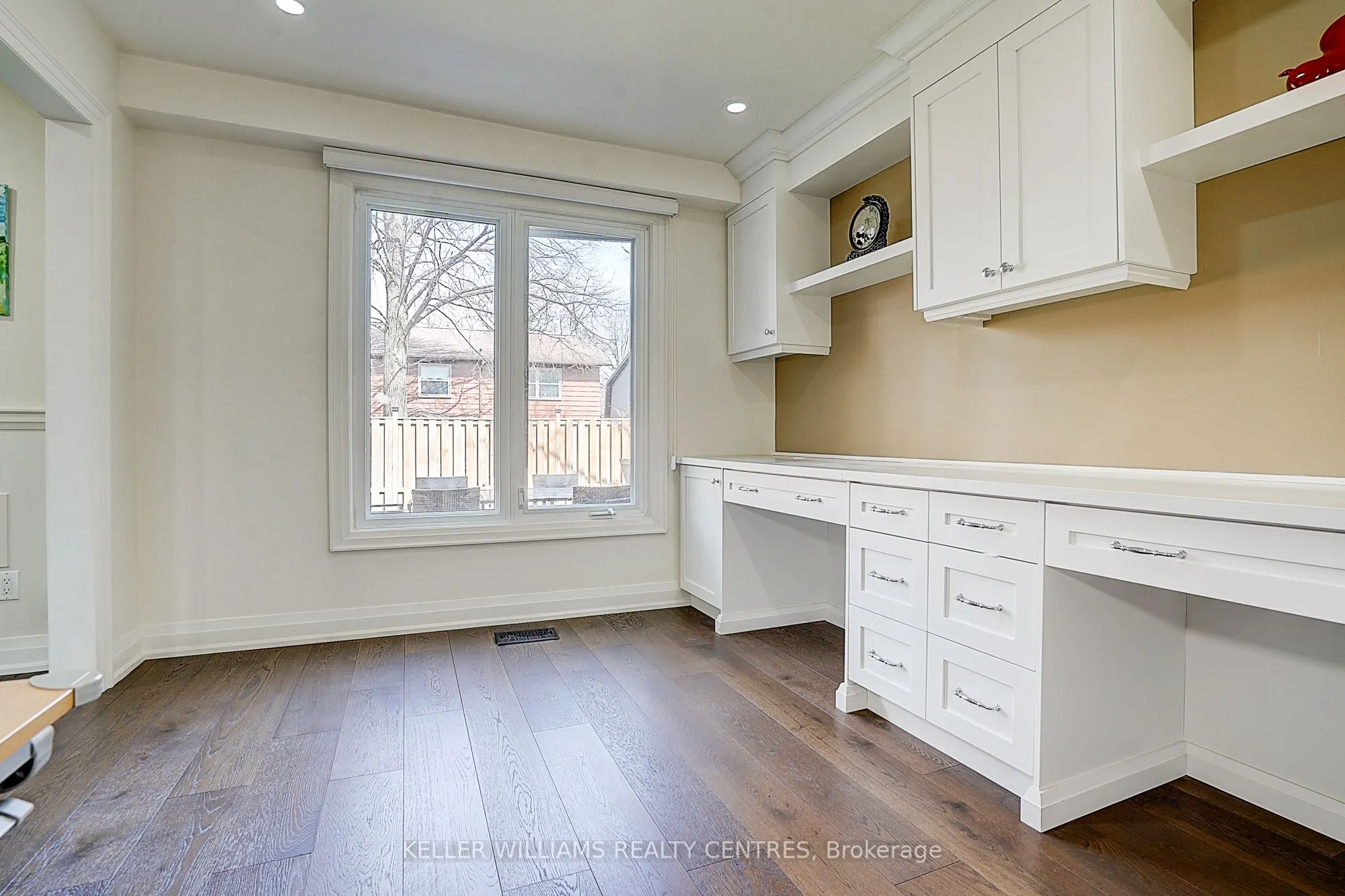 11 Elkpath Avenue