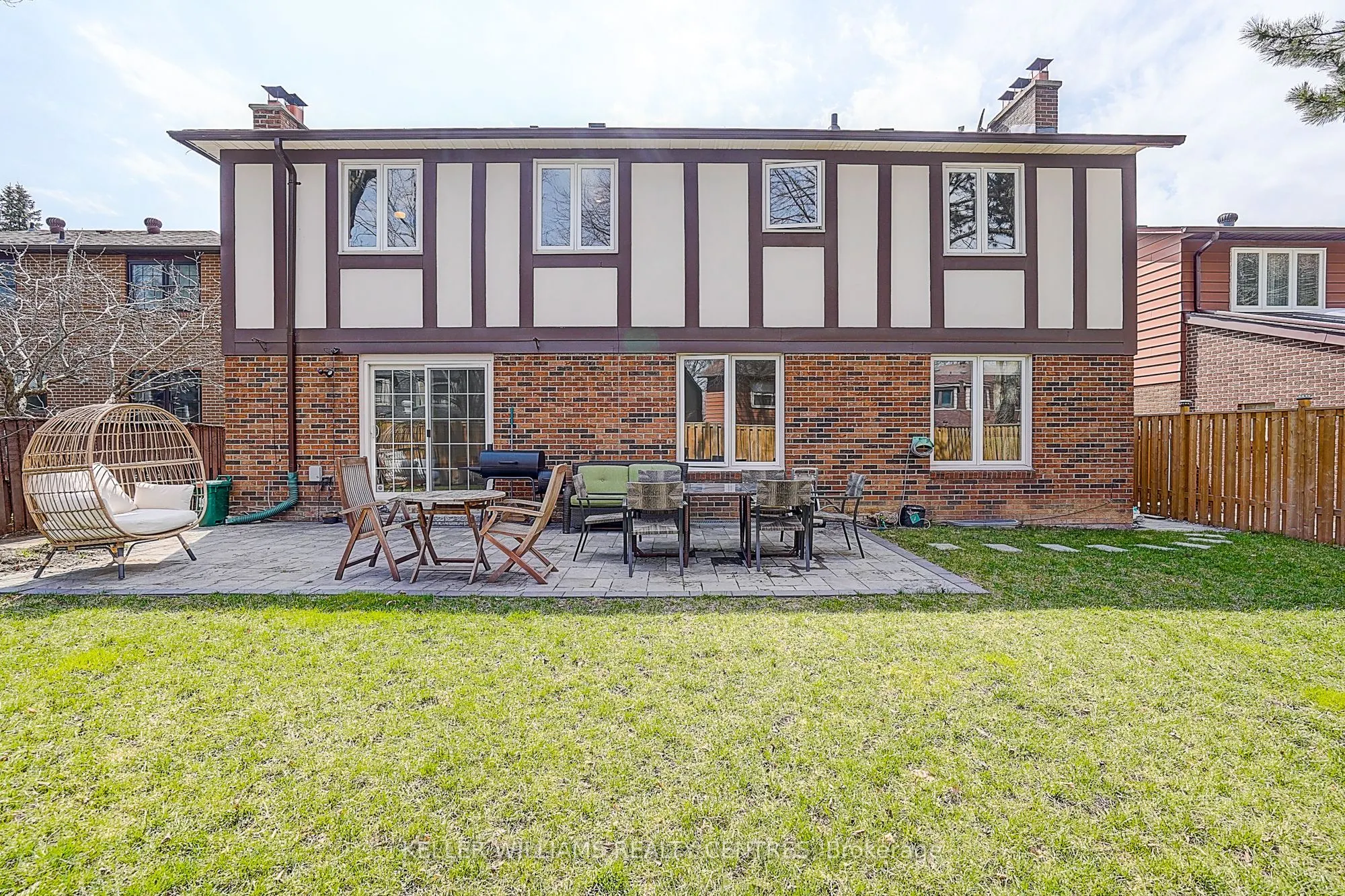 11 Elkpath Avenue