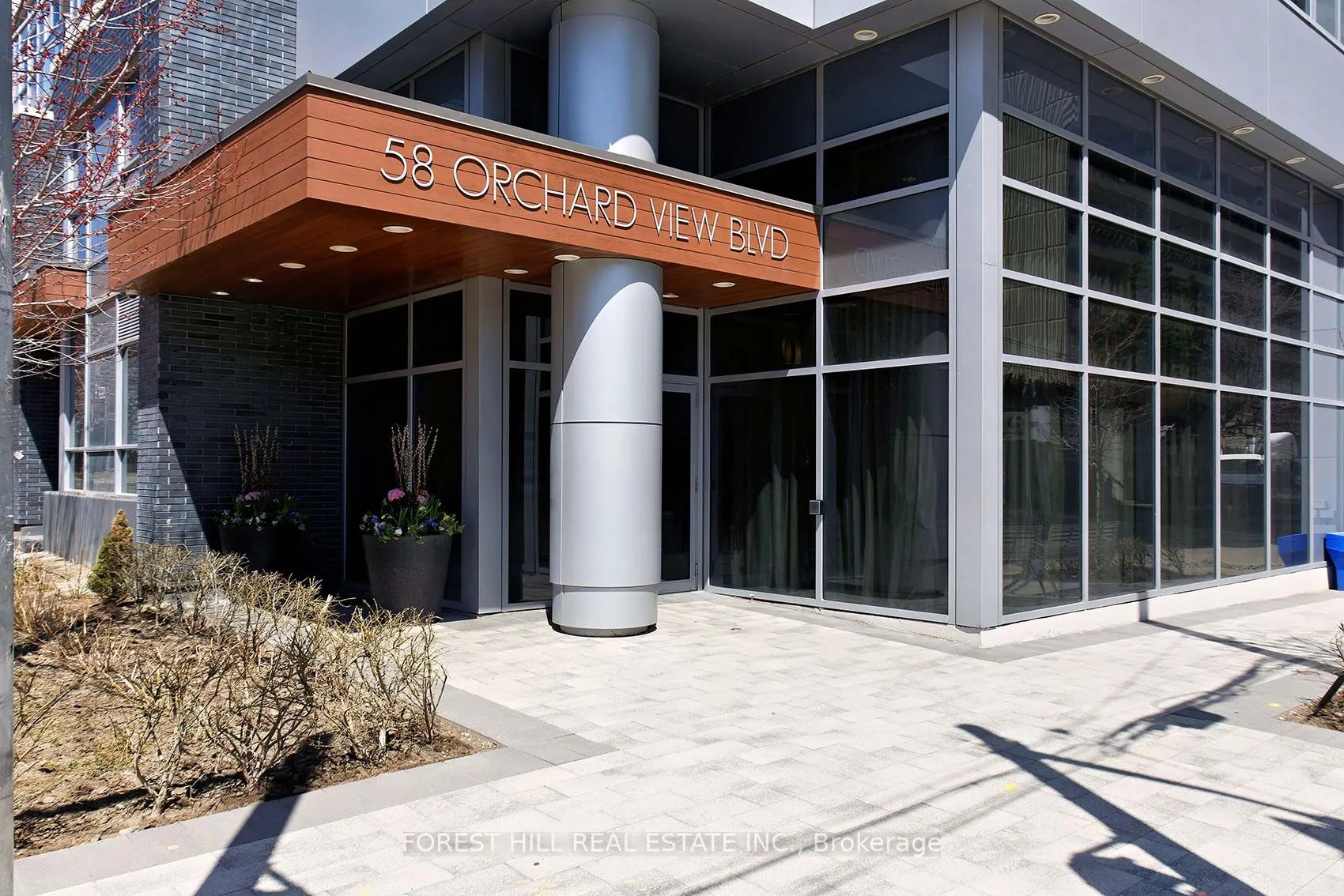 58 Orchard View Boulevard, #401