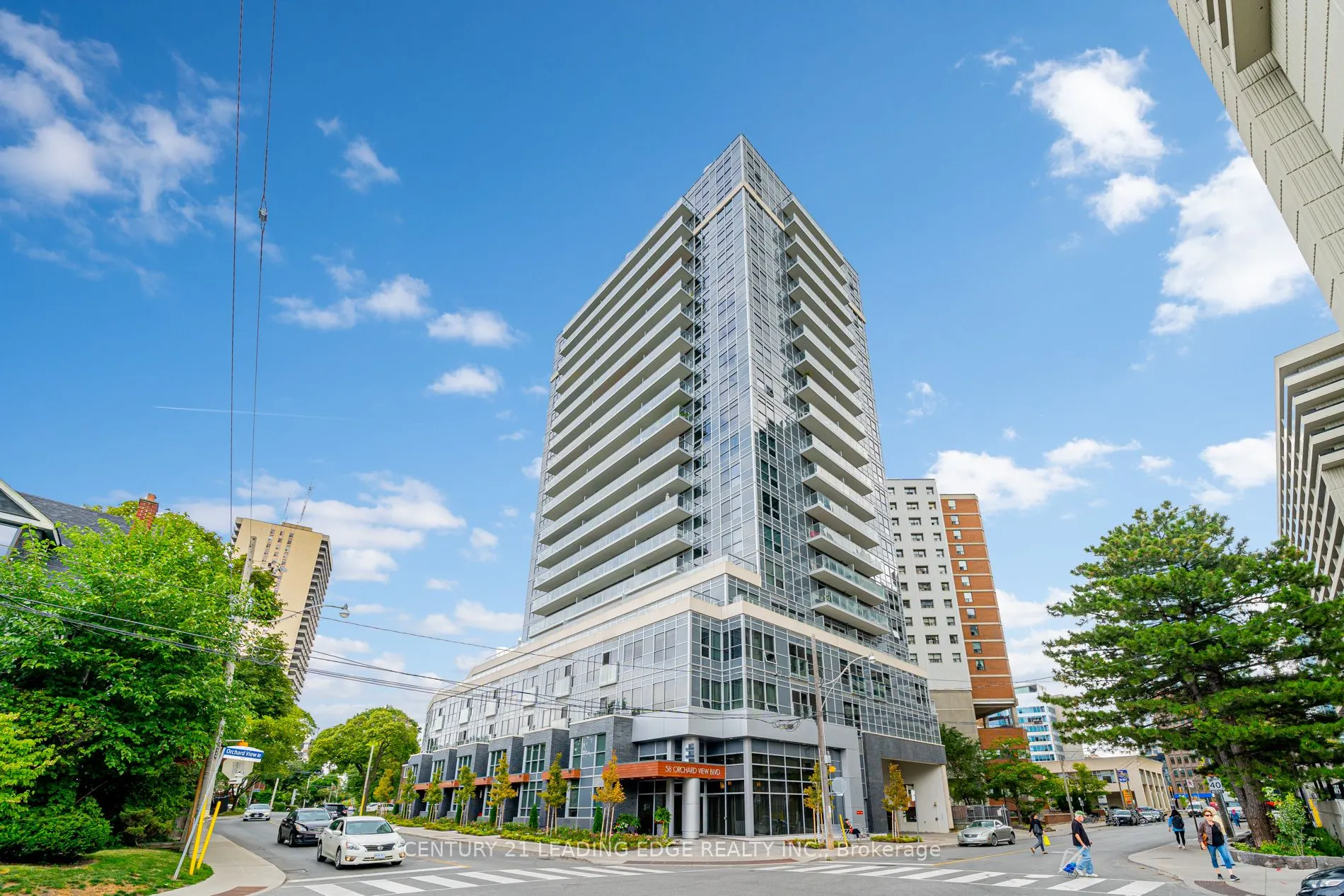 58 Orchard View Boulevard, #207