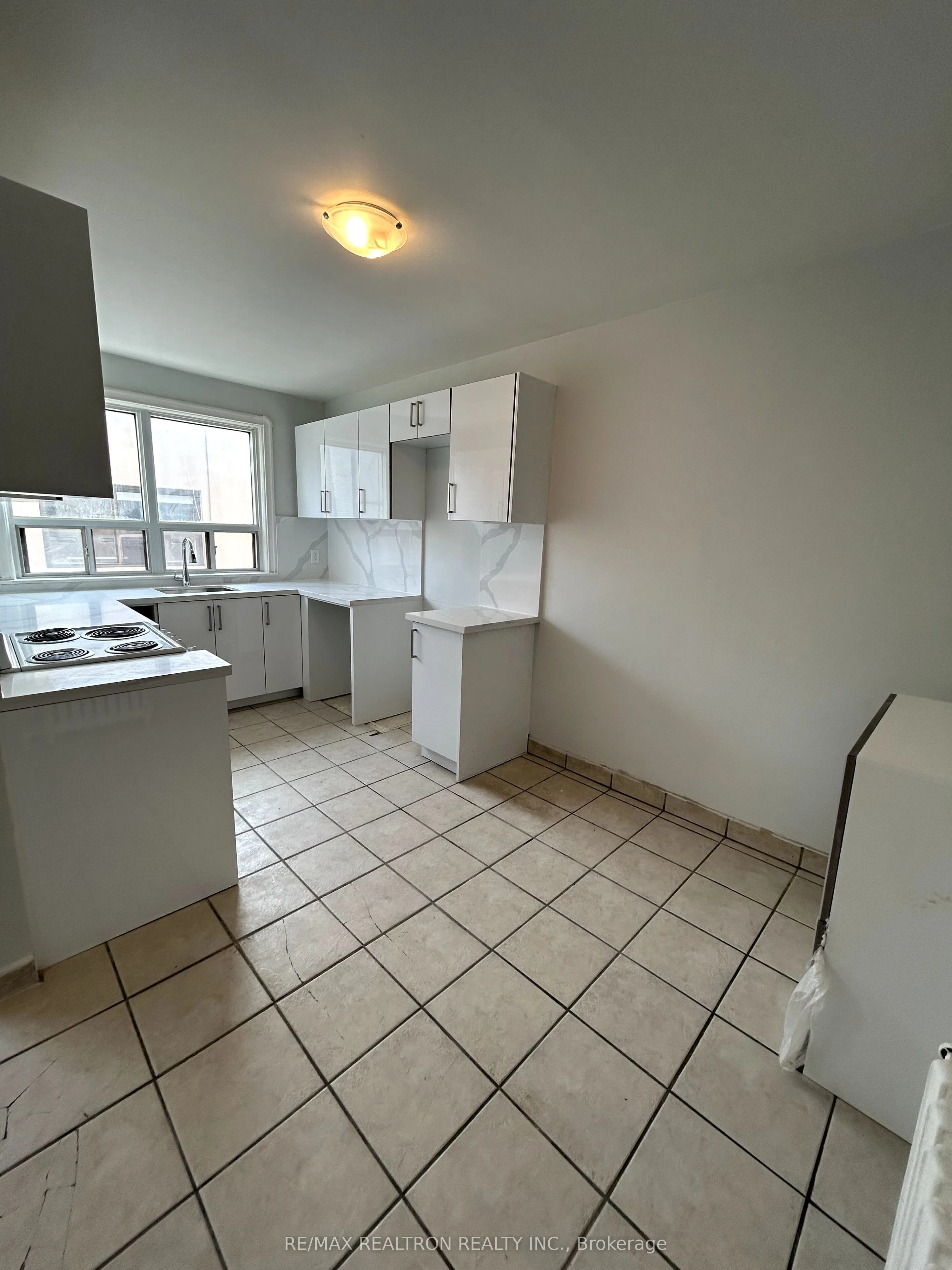 312 Douglas Avenue, #302
