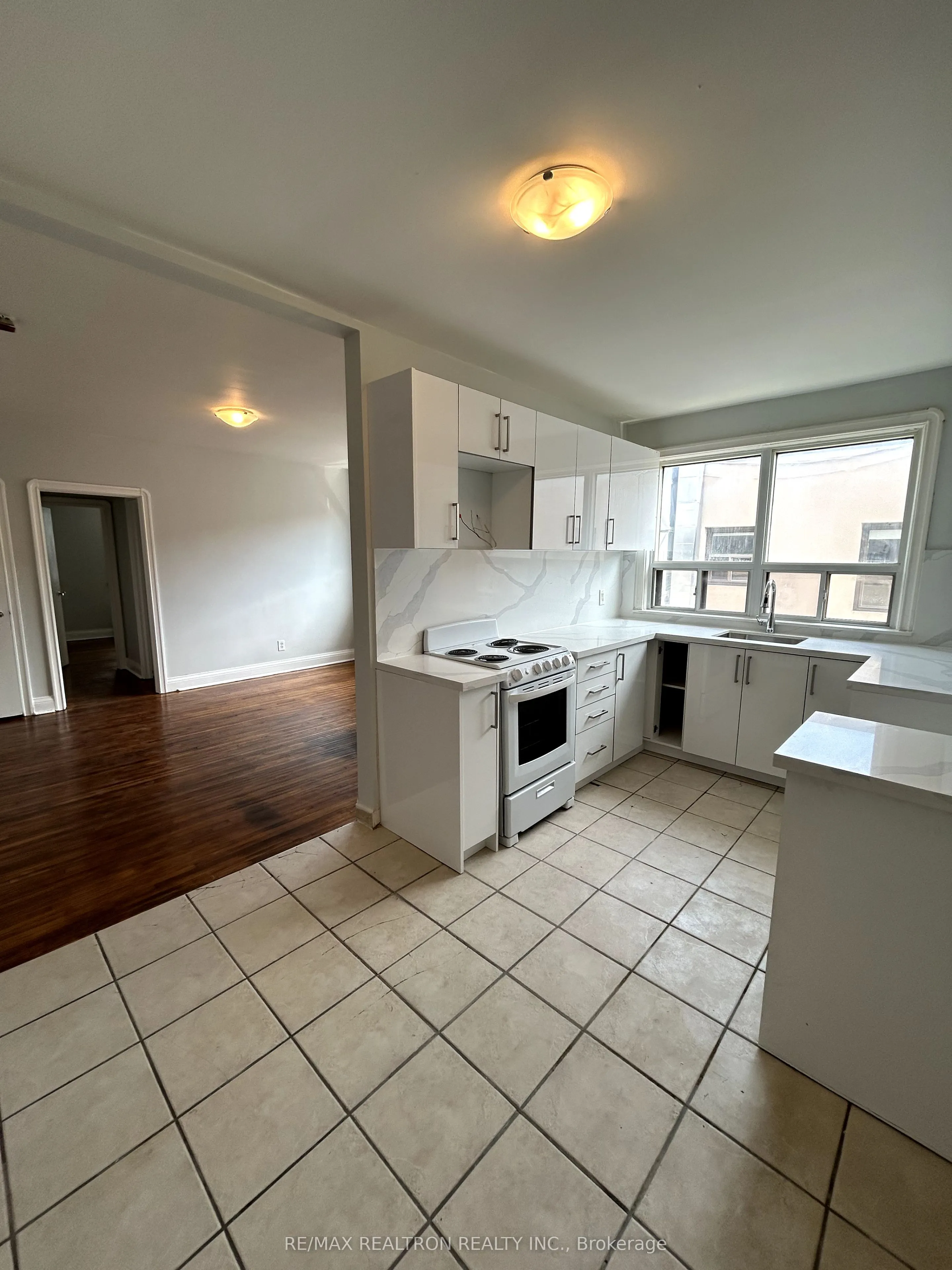 312 Douglas Avenue, #302