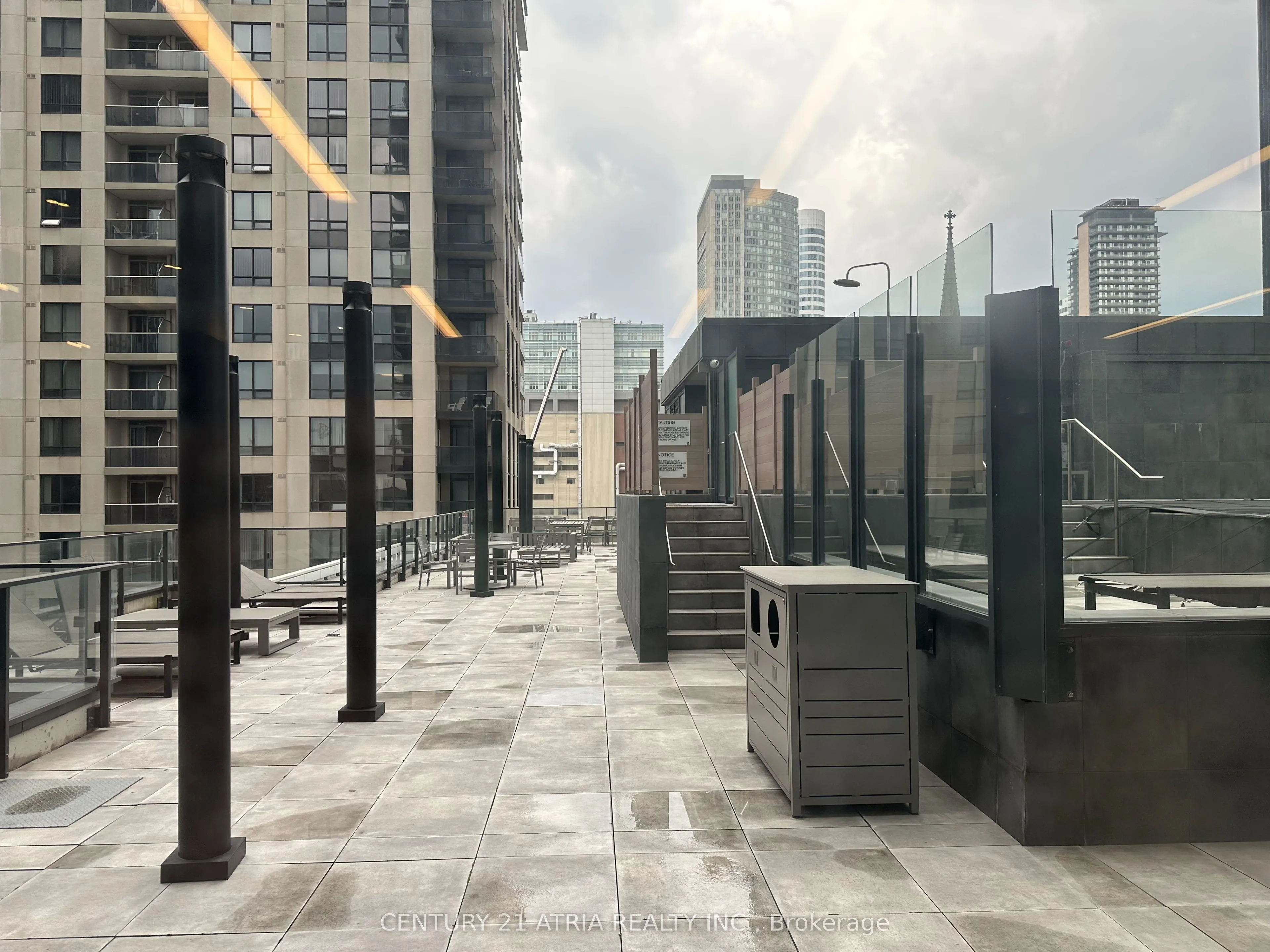 77 shuter Street, #725