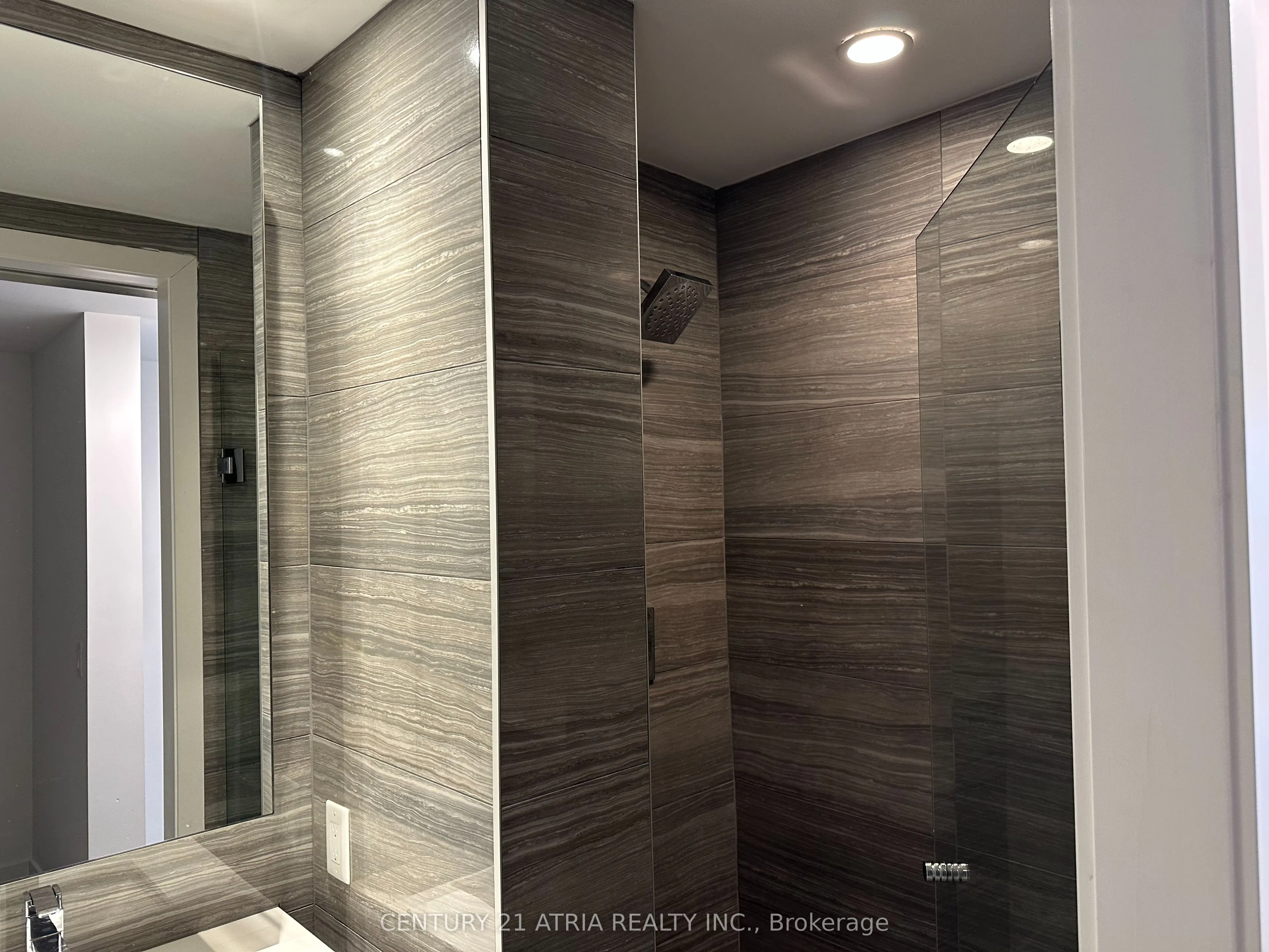 77 shuter Street, #725