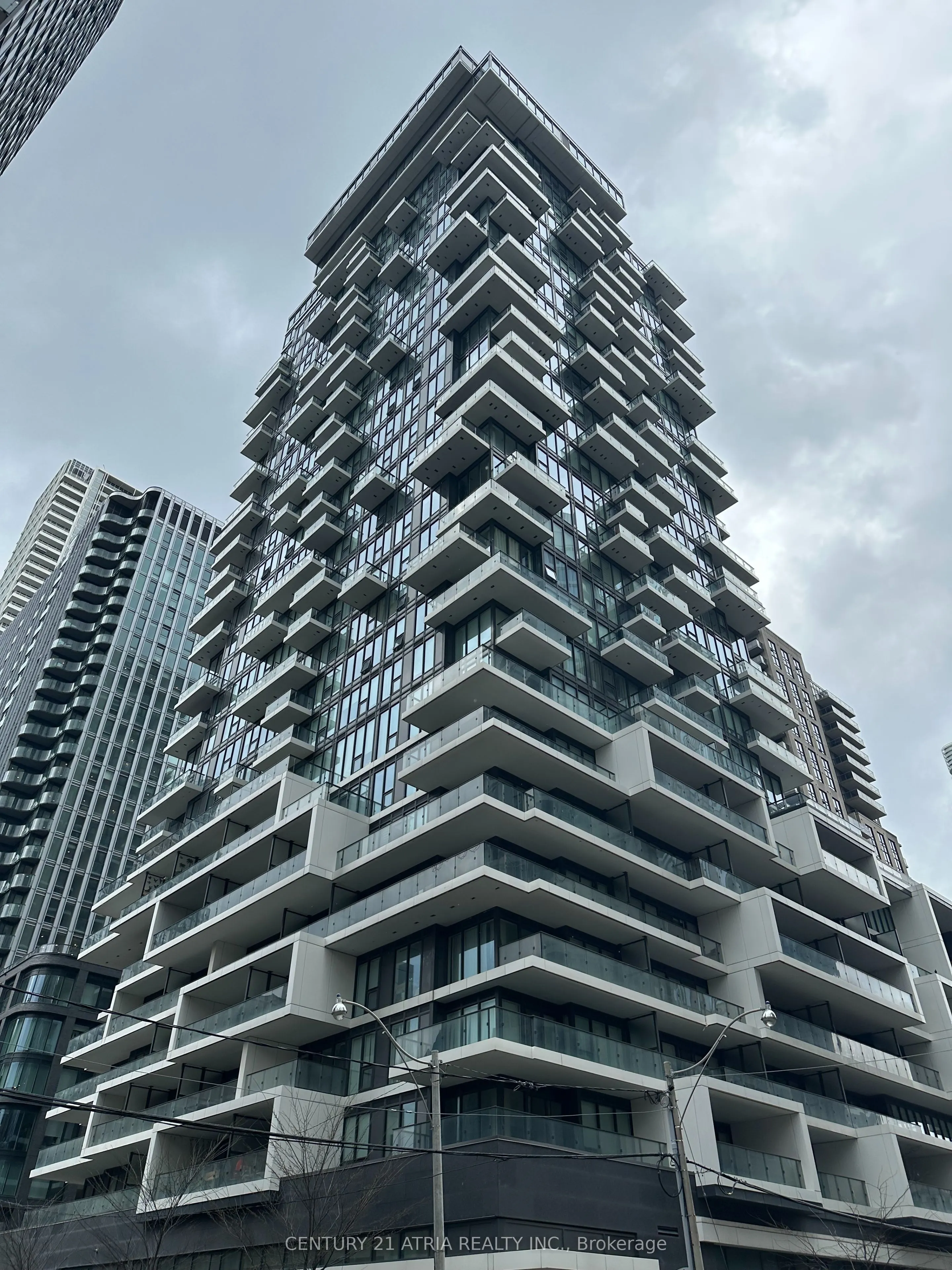 77 shuter Street, #725