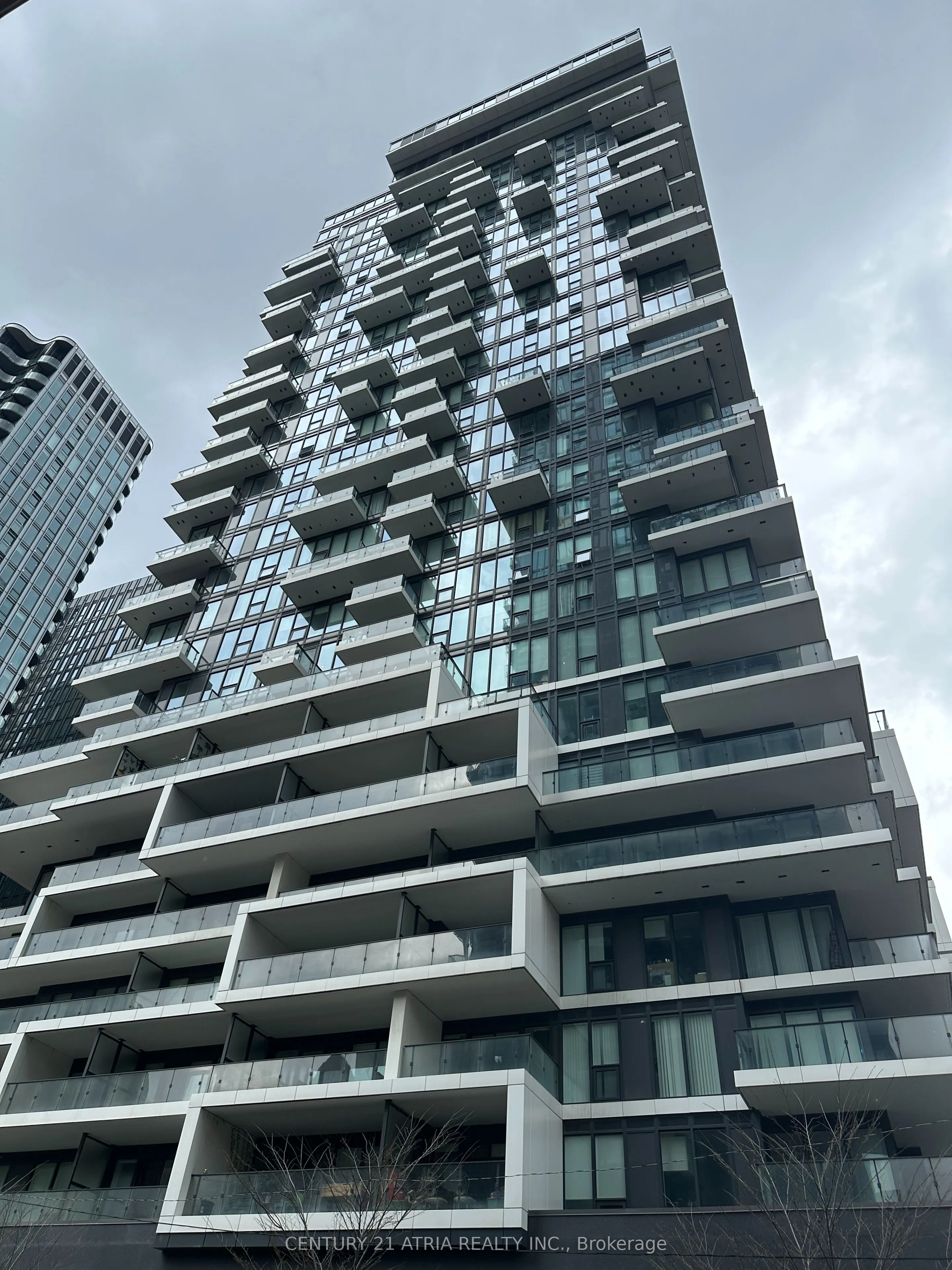 77 shuter Street, #725