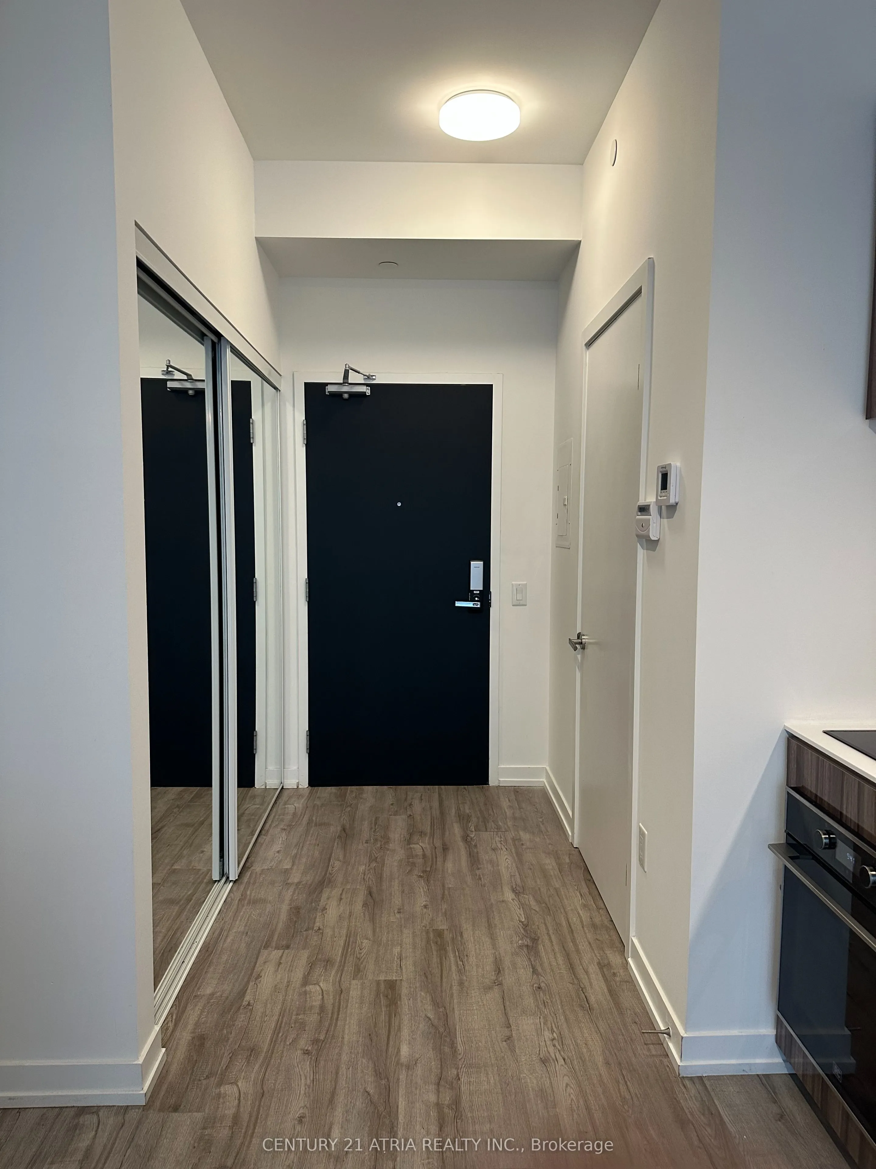 77 shuter Street, #725
