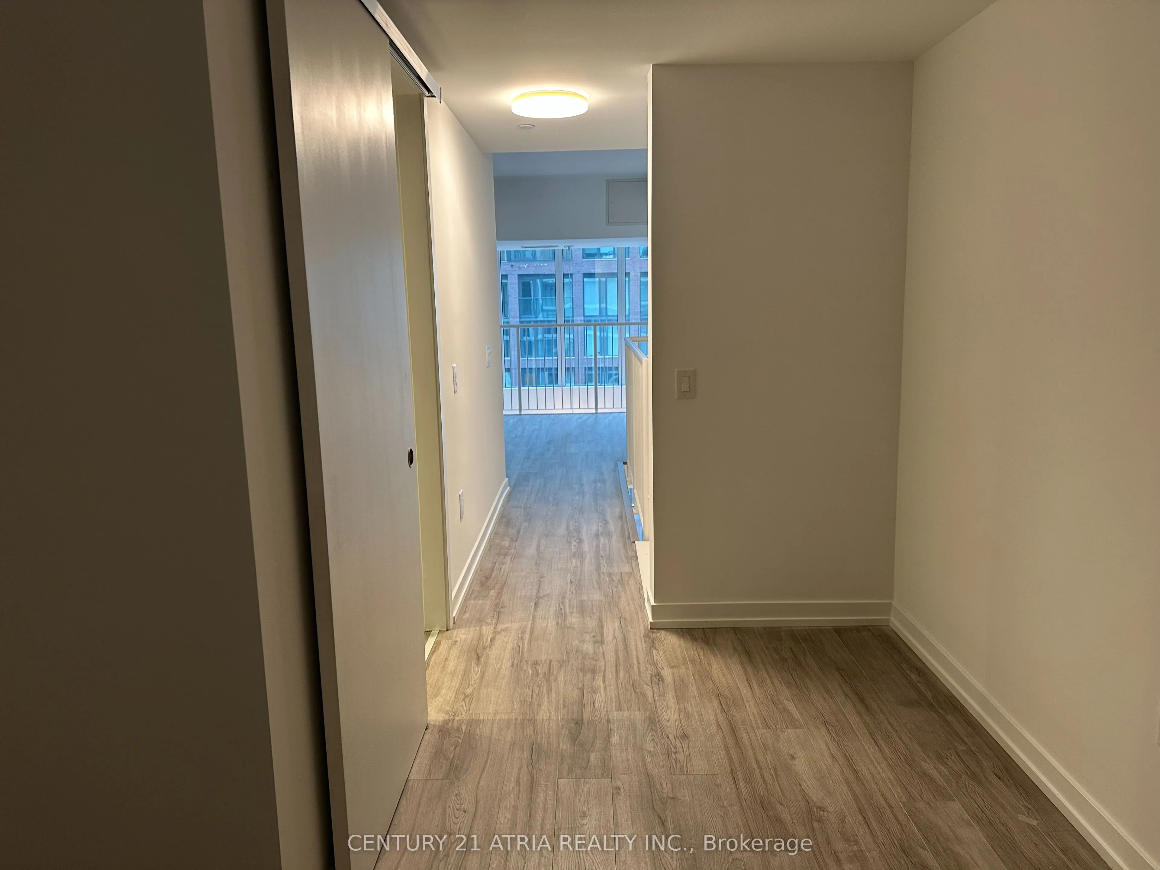 77 shuter Street, #725