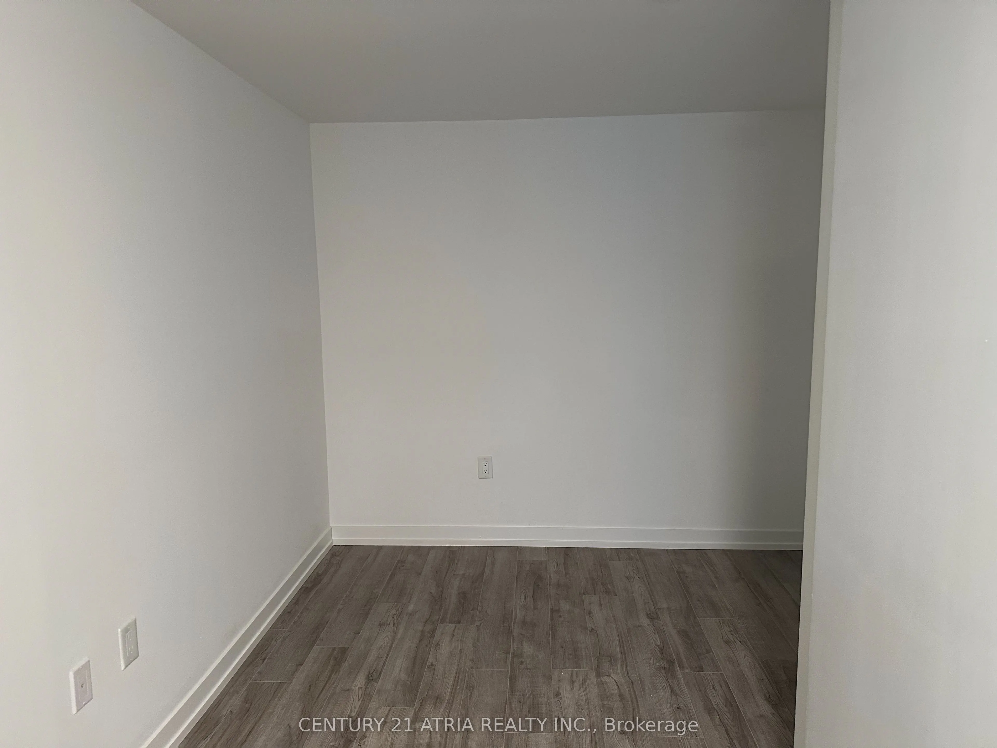 77 shuter Street, #725