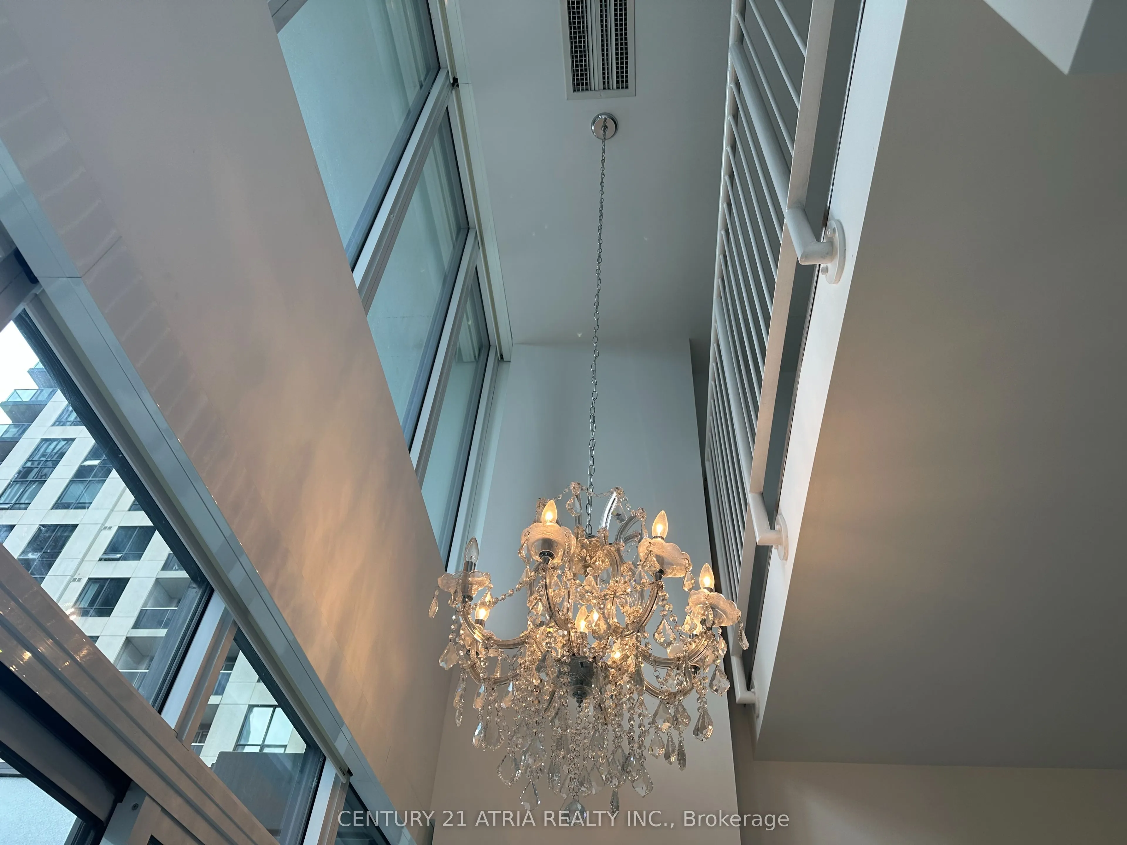 77 shuter Street, #725