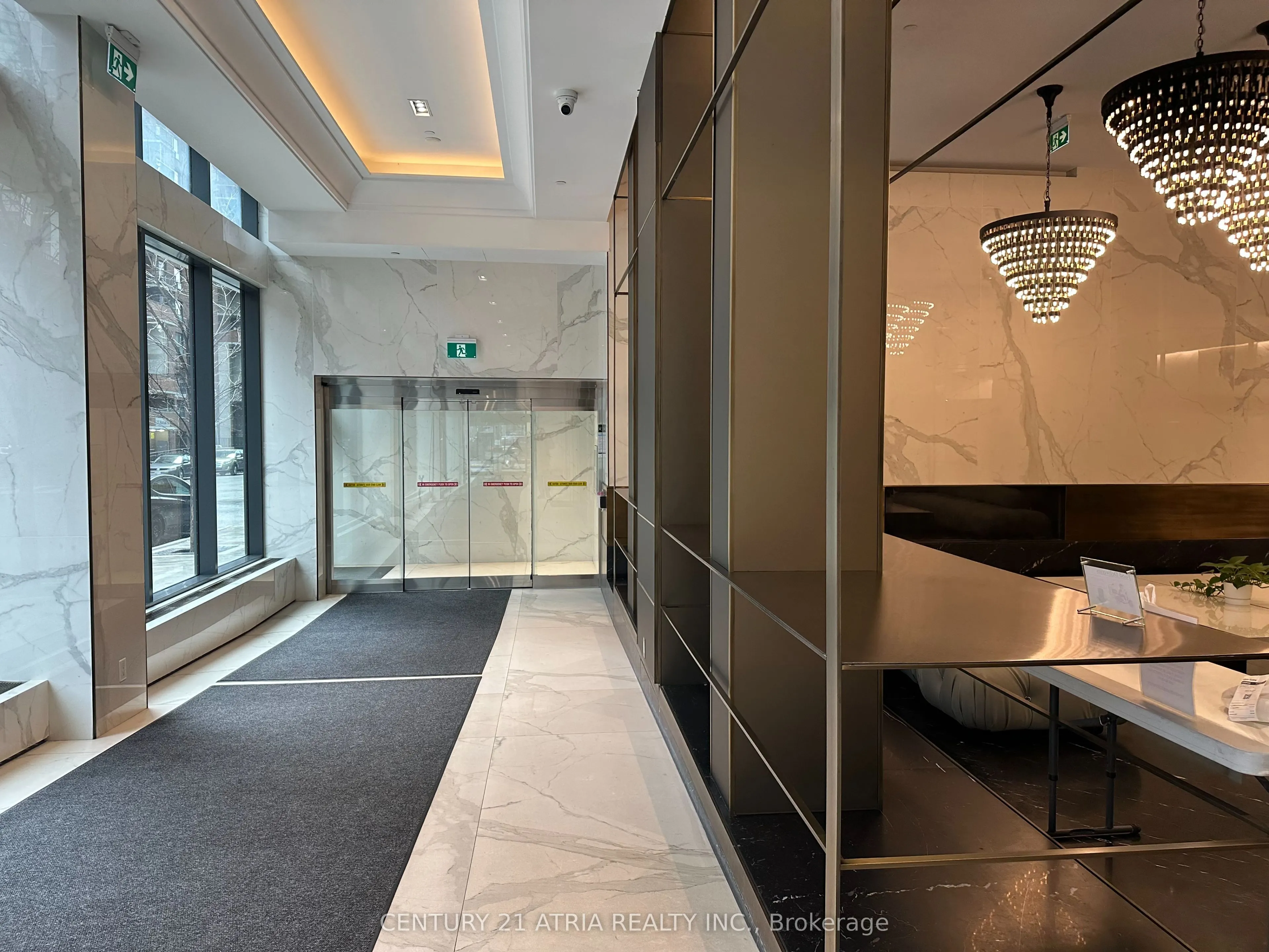 77 shuter Street, #725