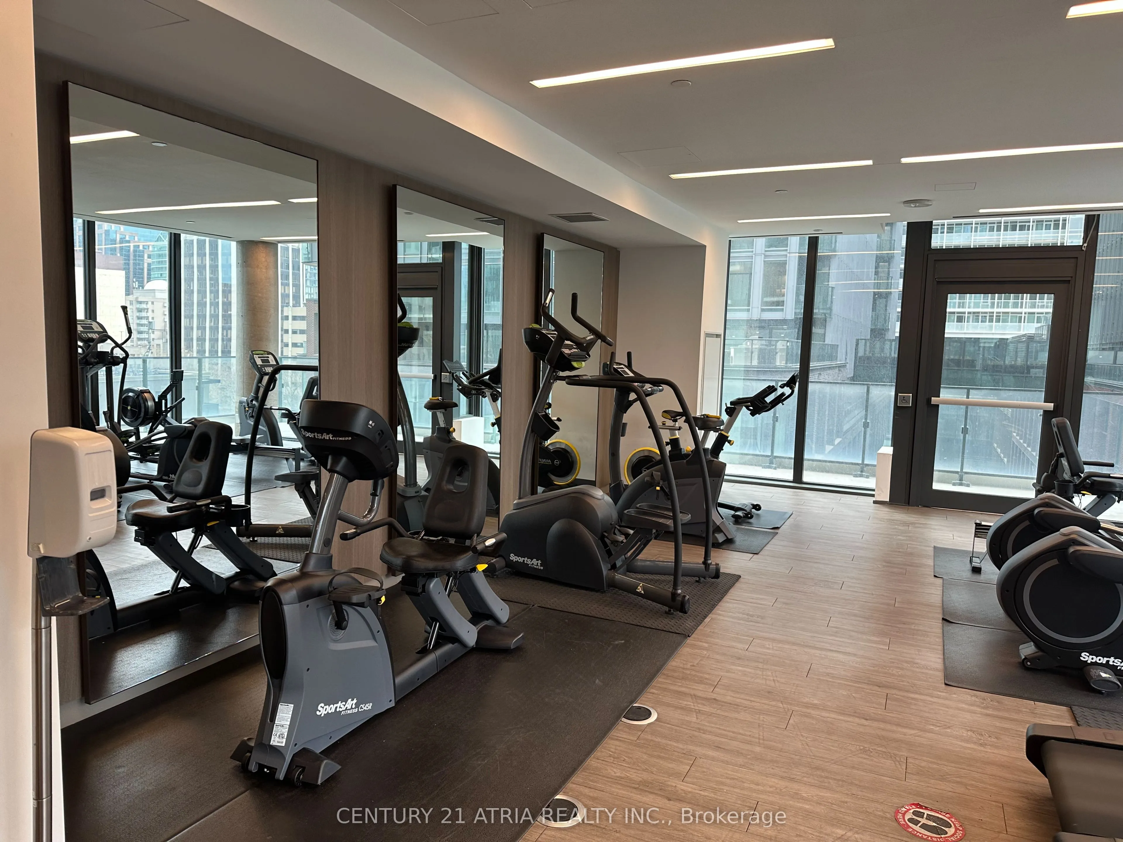 77 shuter Street, #725