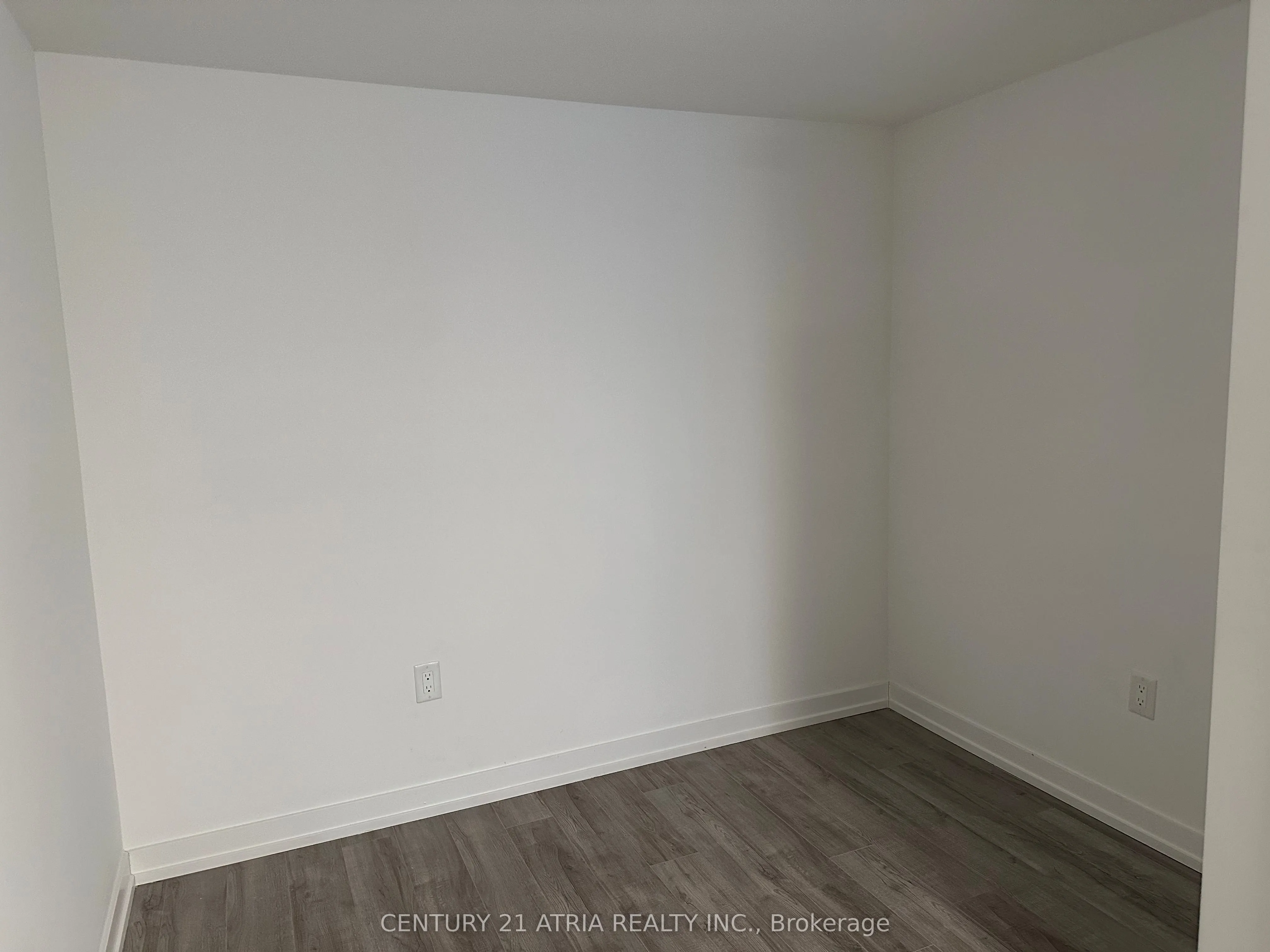77 shuter Street, #725