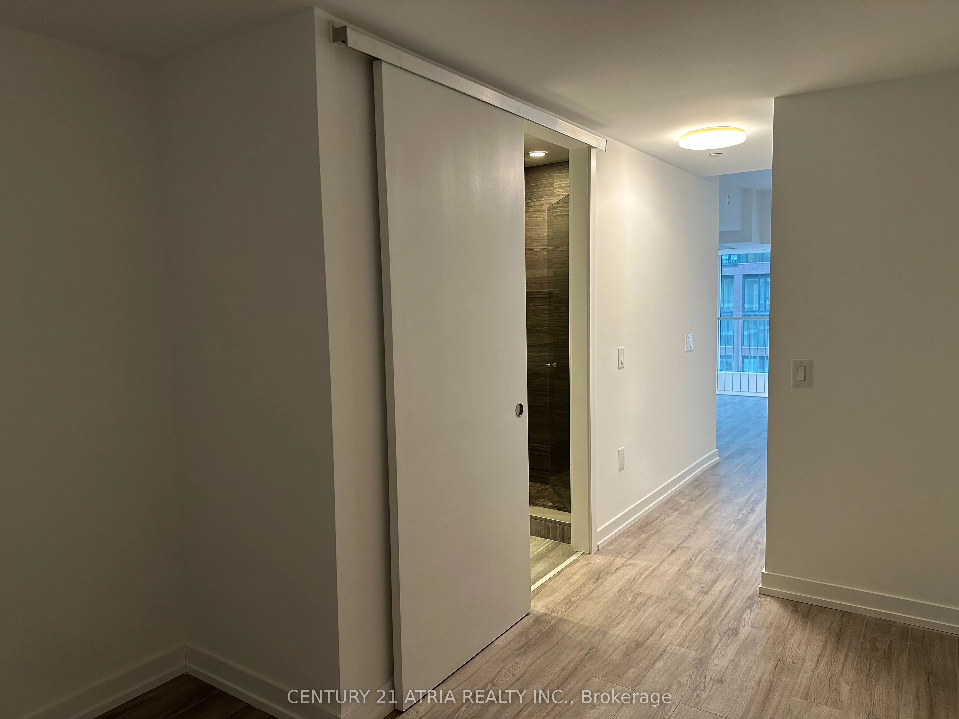 77 shuter Street, #725