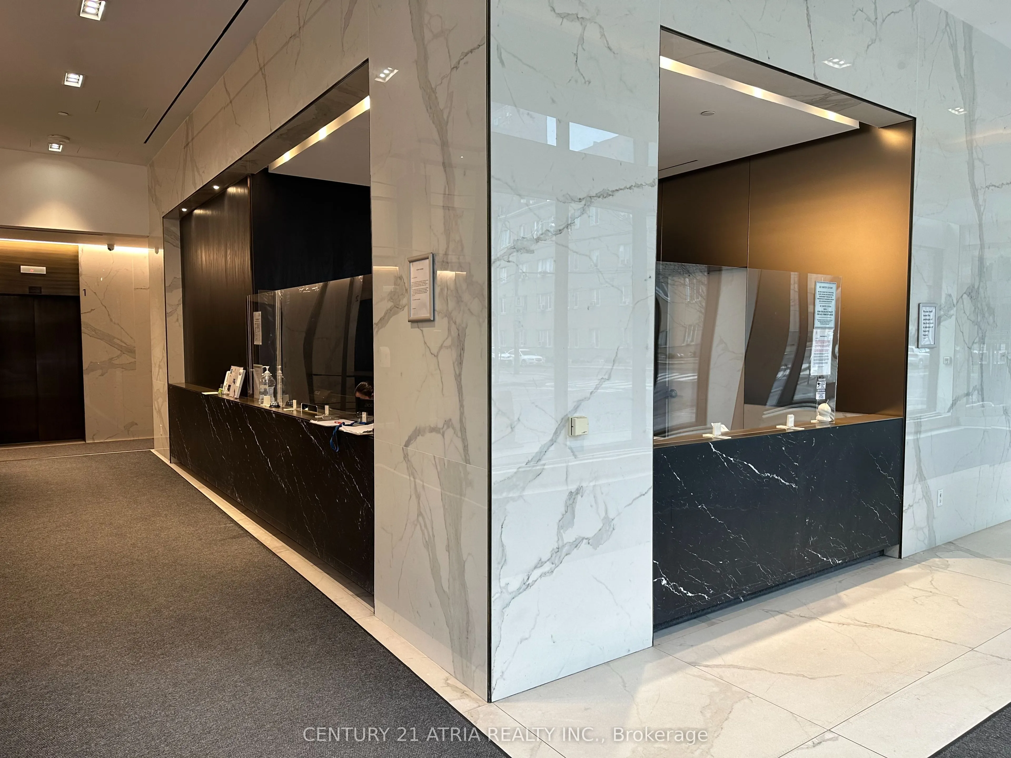 77 shuter Street, #725