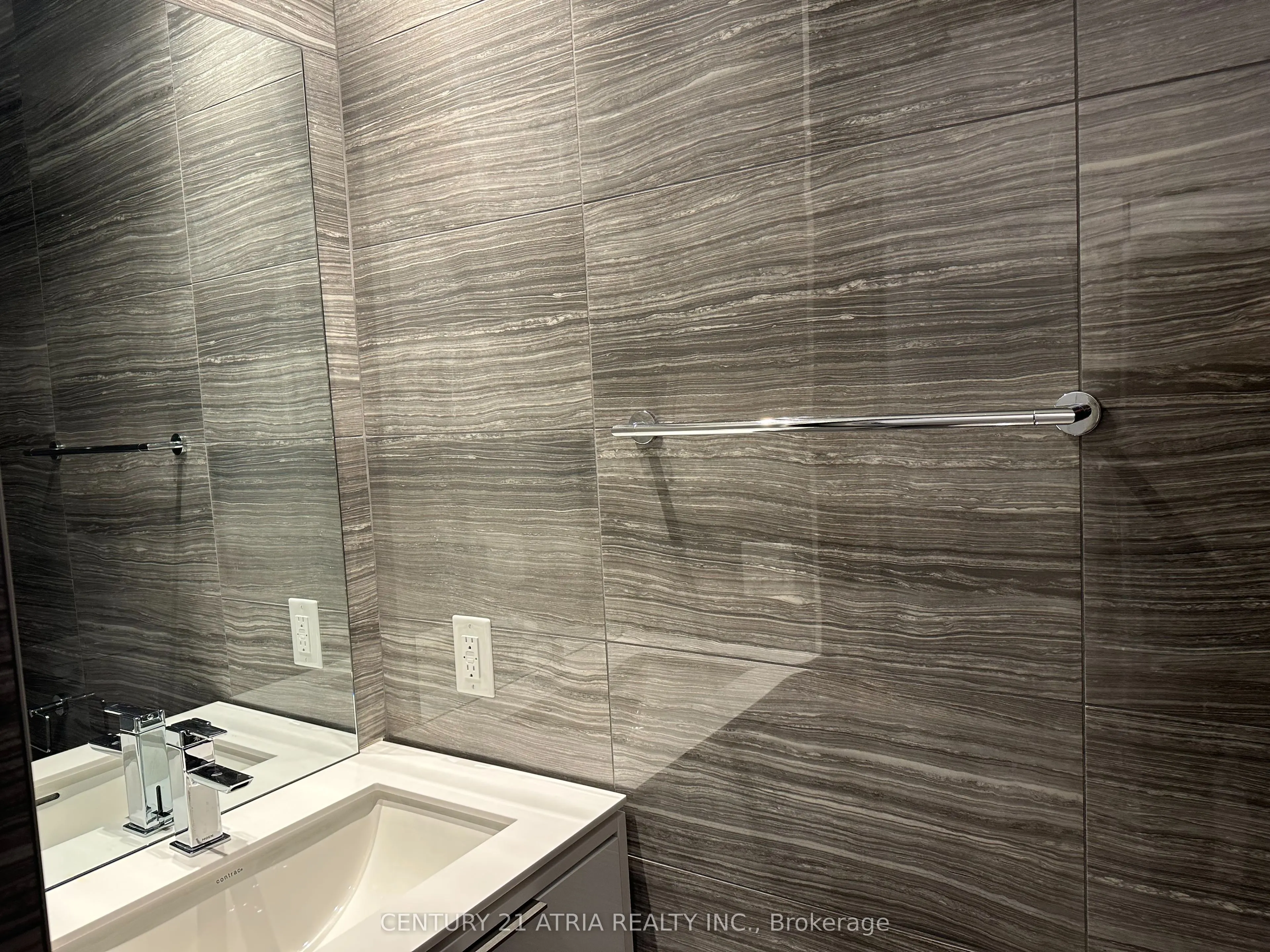 77 shuter Street, #725