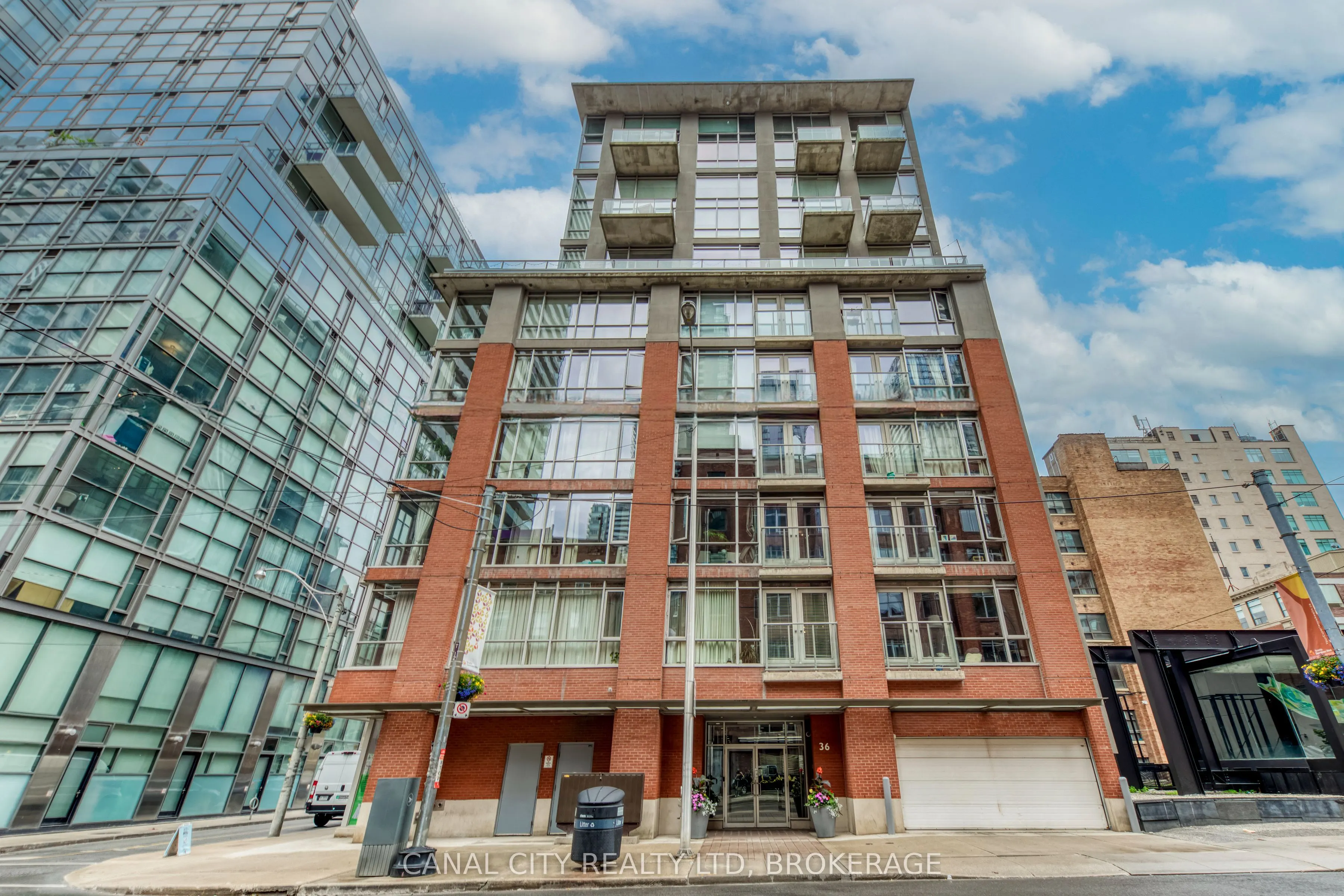 36 CHARLOTTE Street W, #201