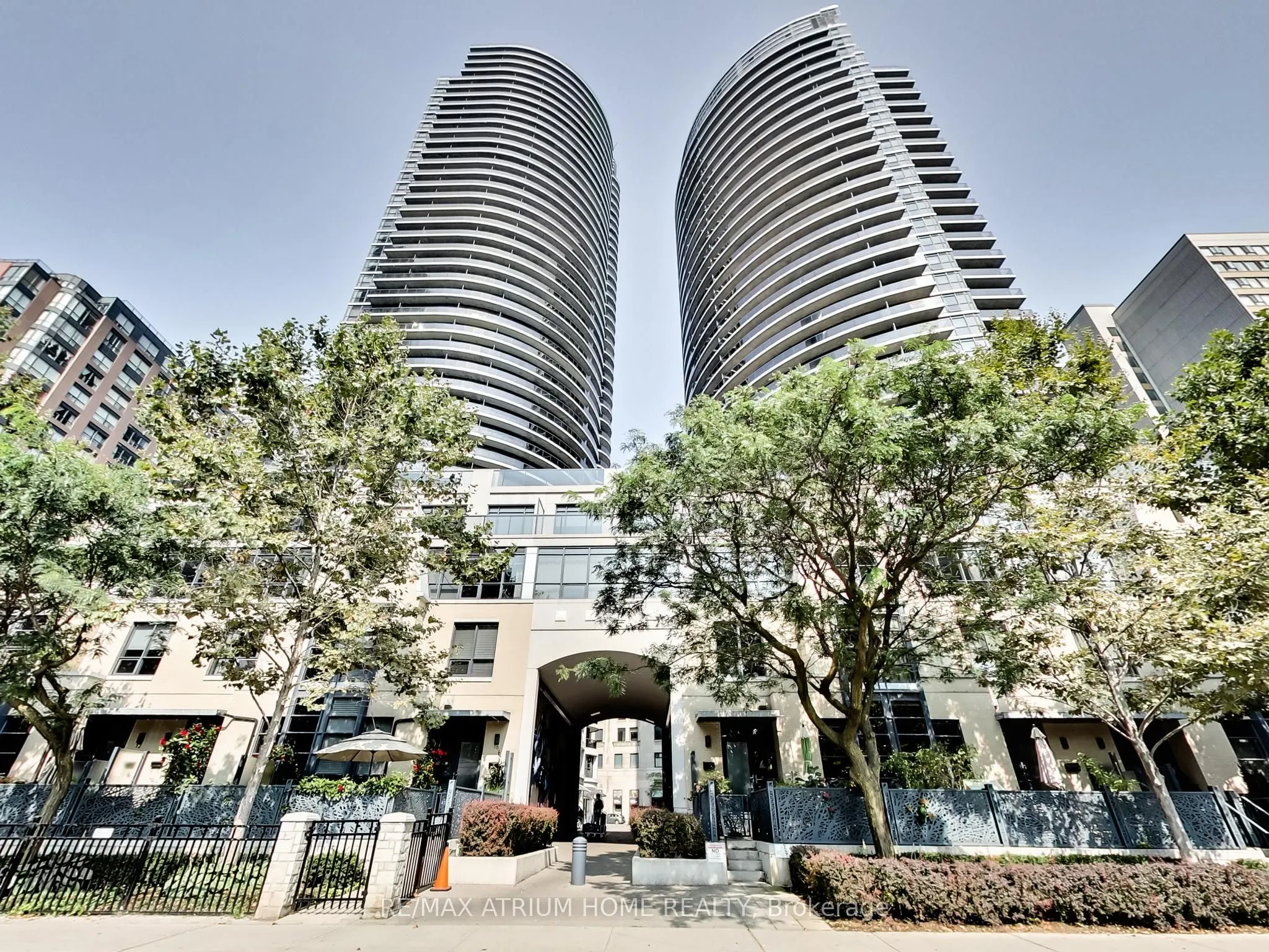 23 Carlton Street, #310