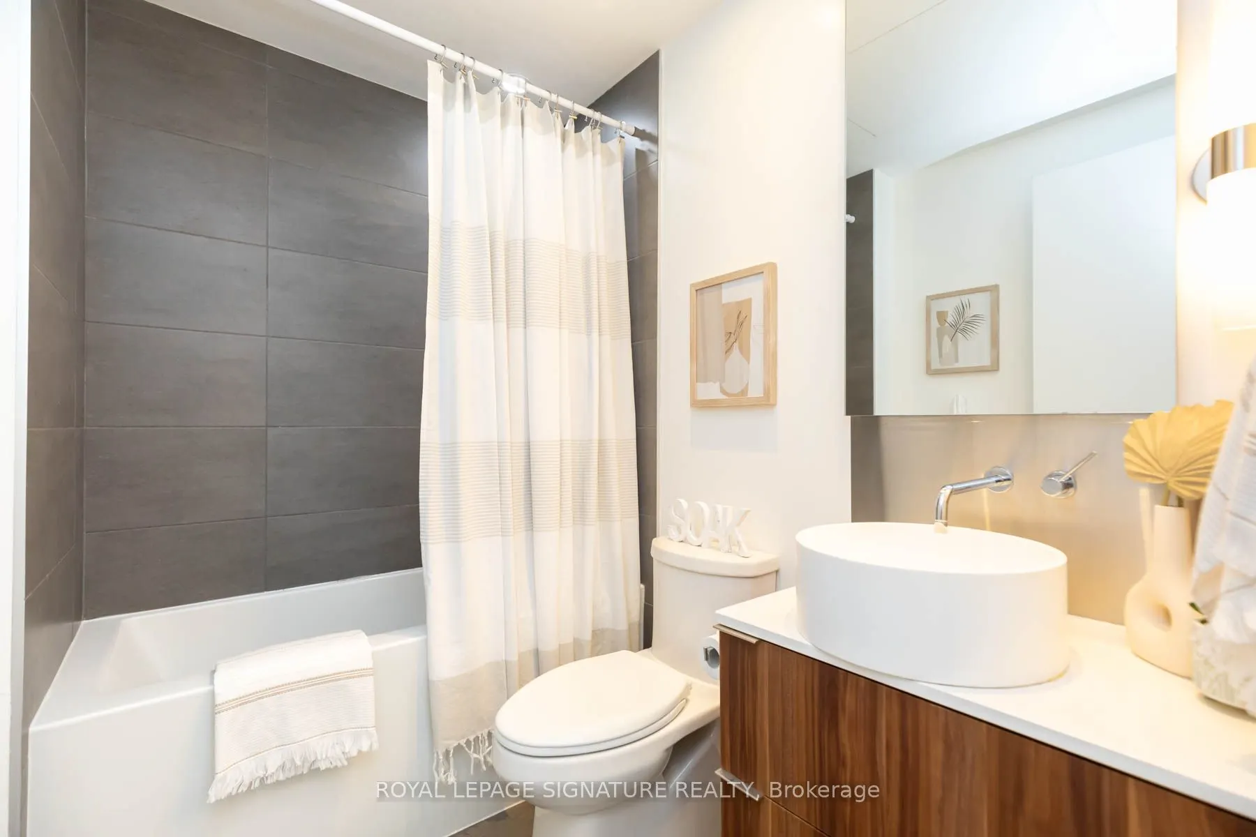 185 Roehampton Avenue #2805