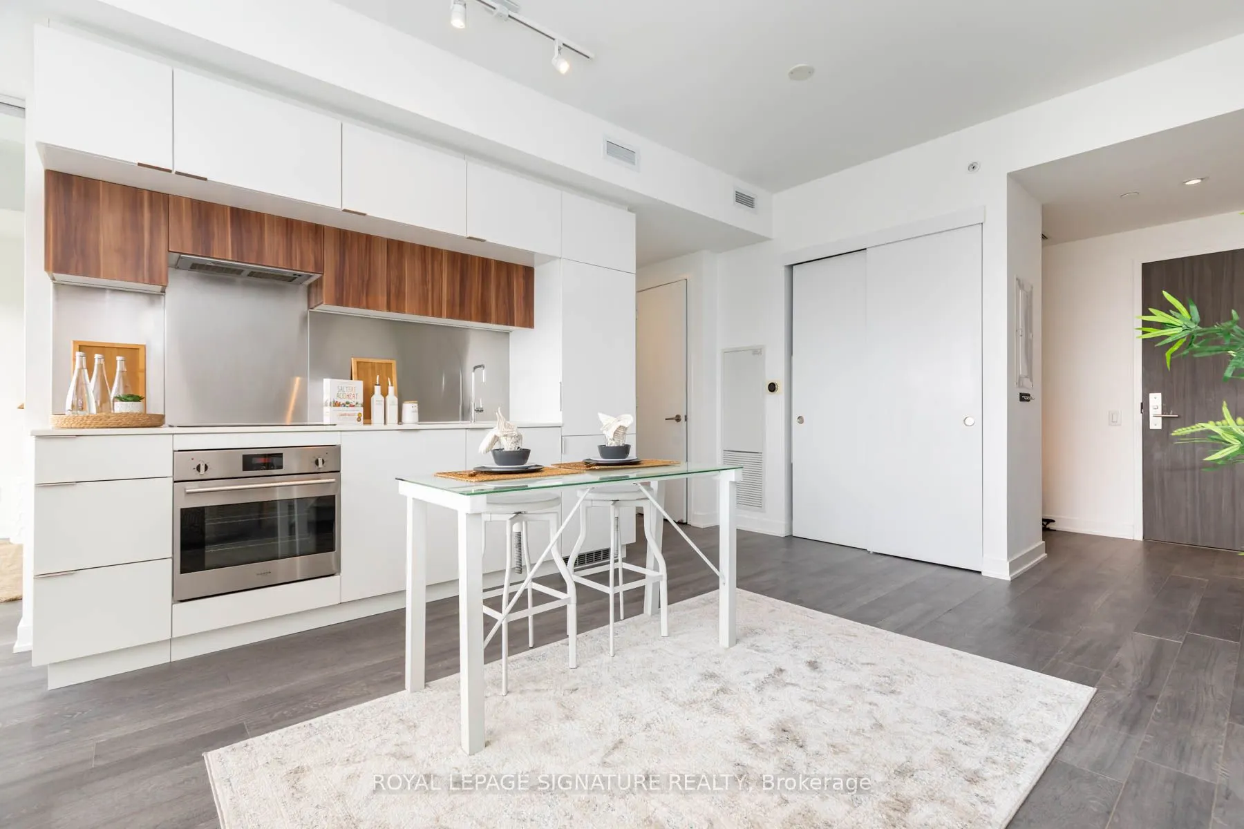 185 Roehampton Avenue #2805