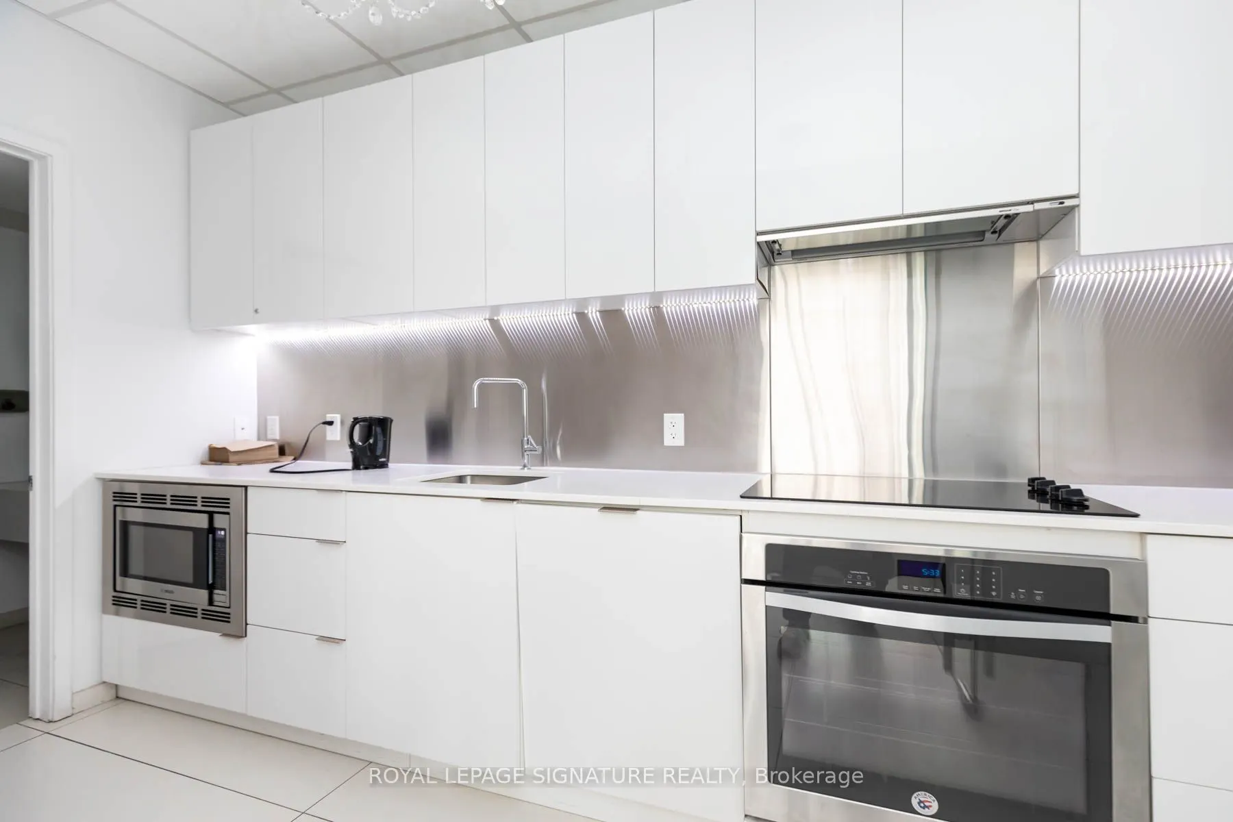 185 Roehampton Avenue #2805