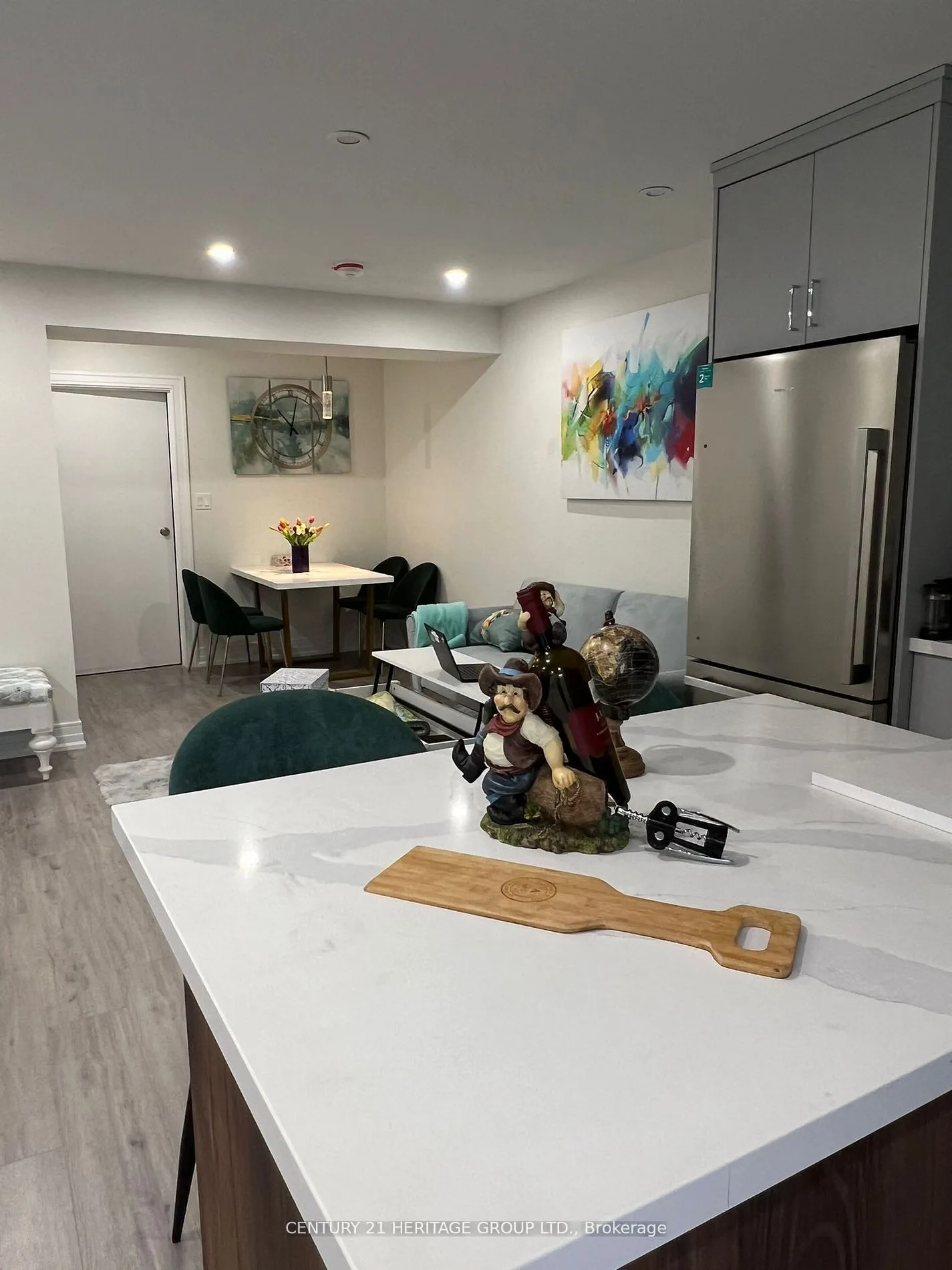 24 Deepglade Crescent