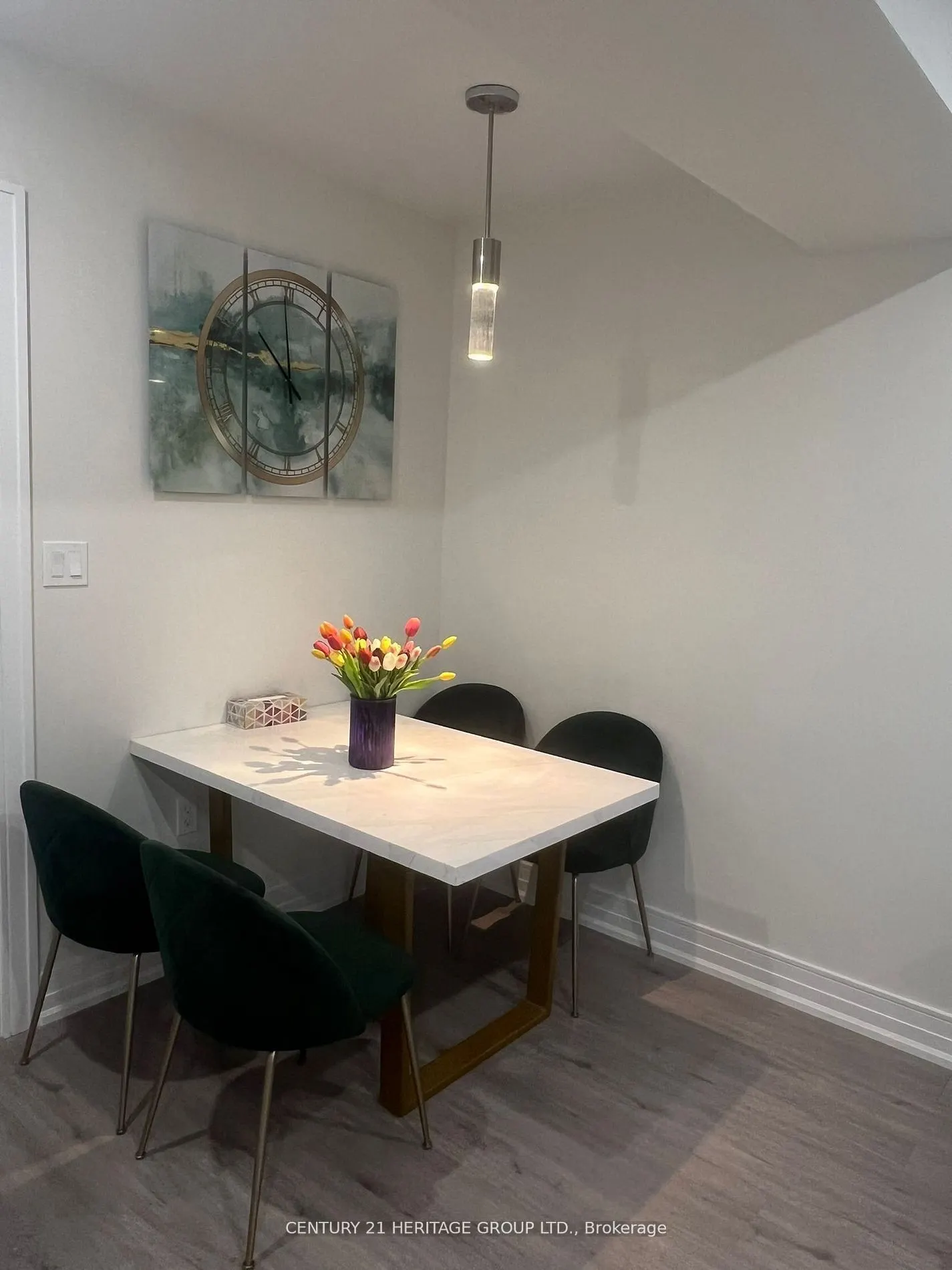 24 Deepglade Crescent