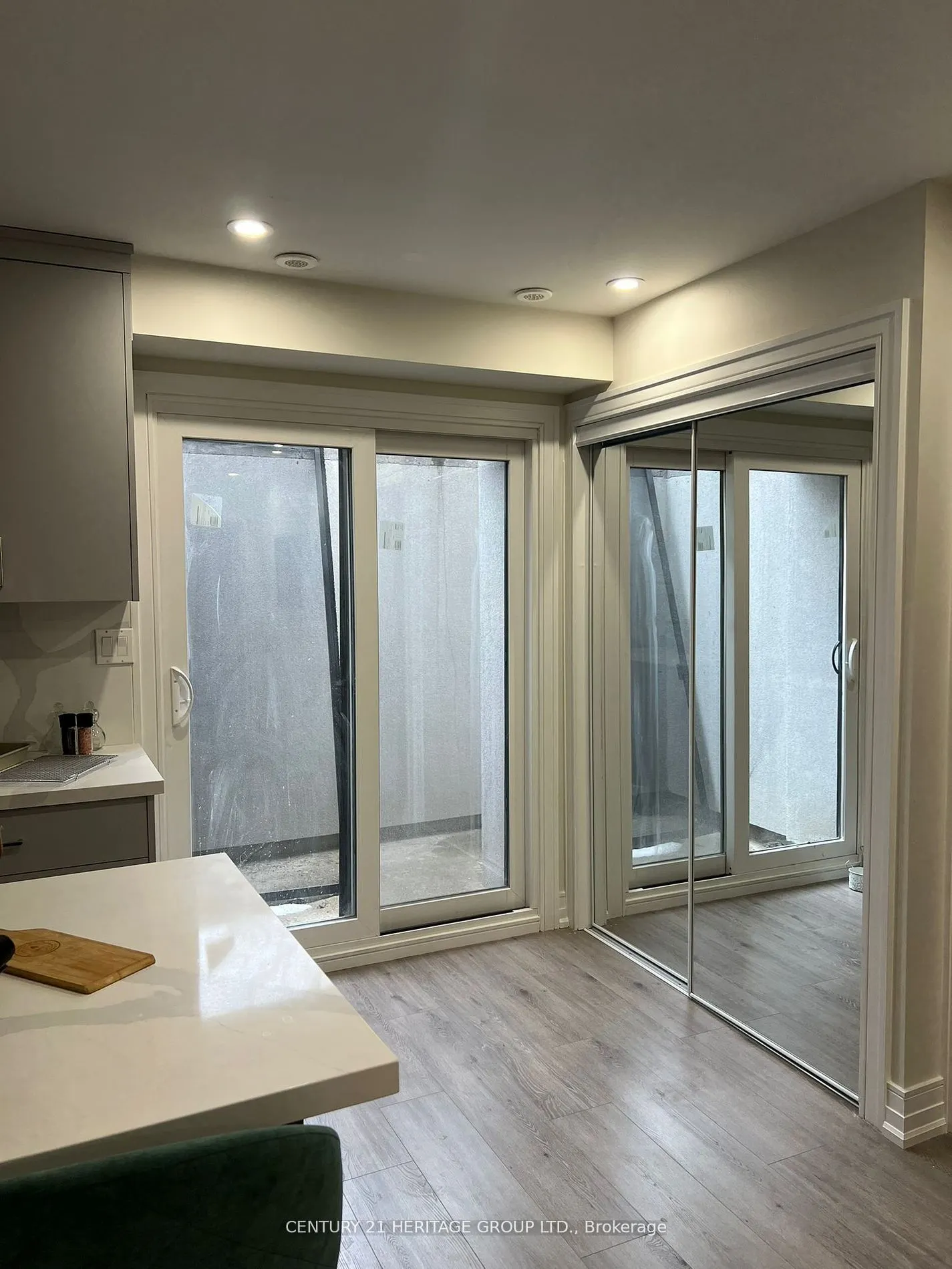 24 Deepglade Crescent