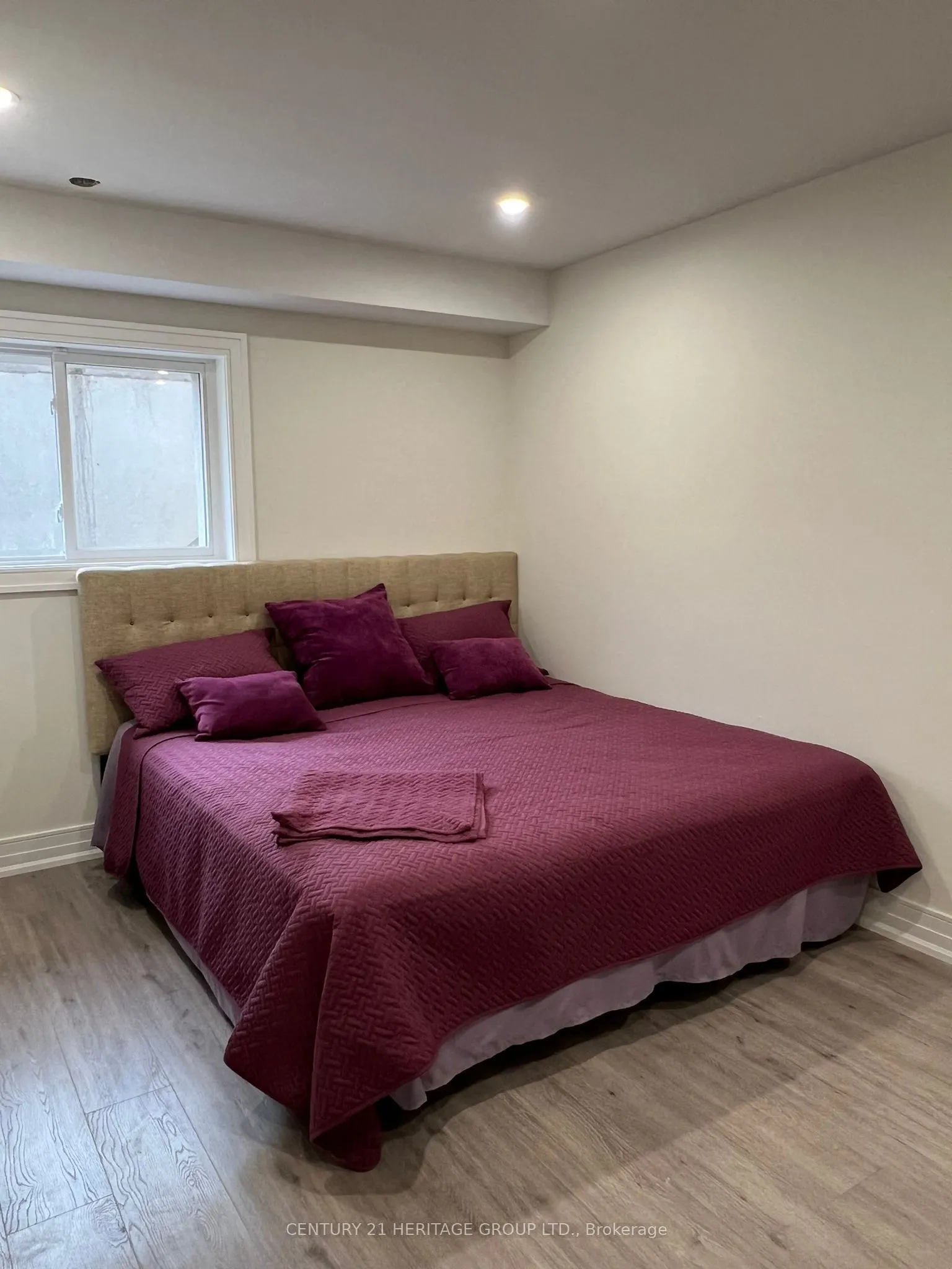 24 Deepglade Crescent