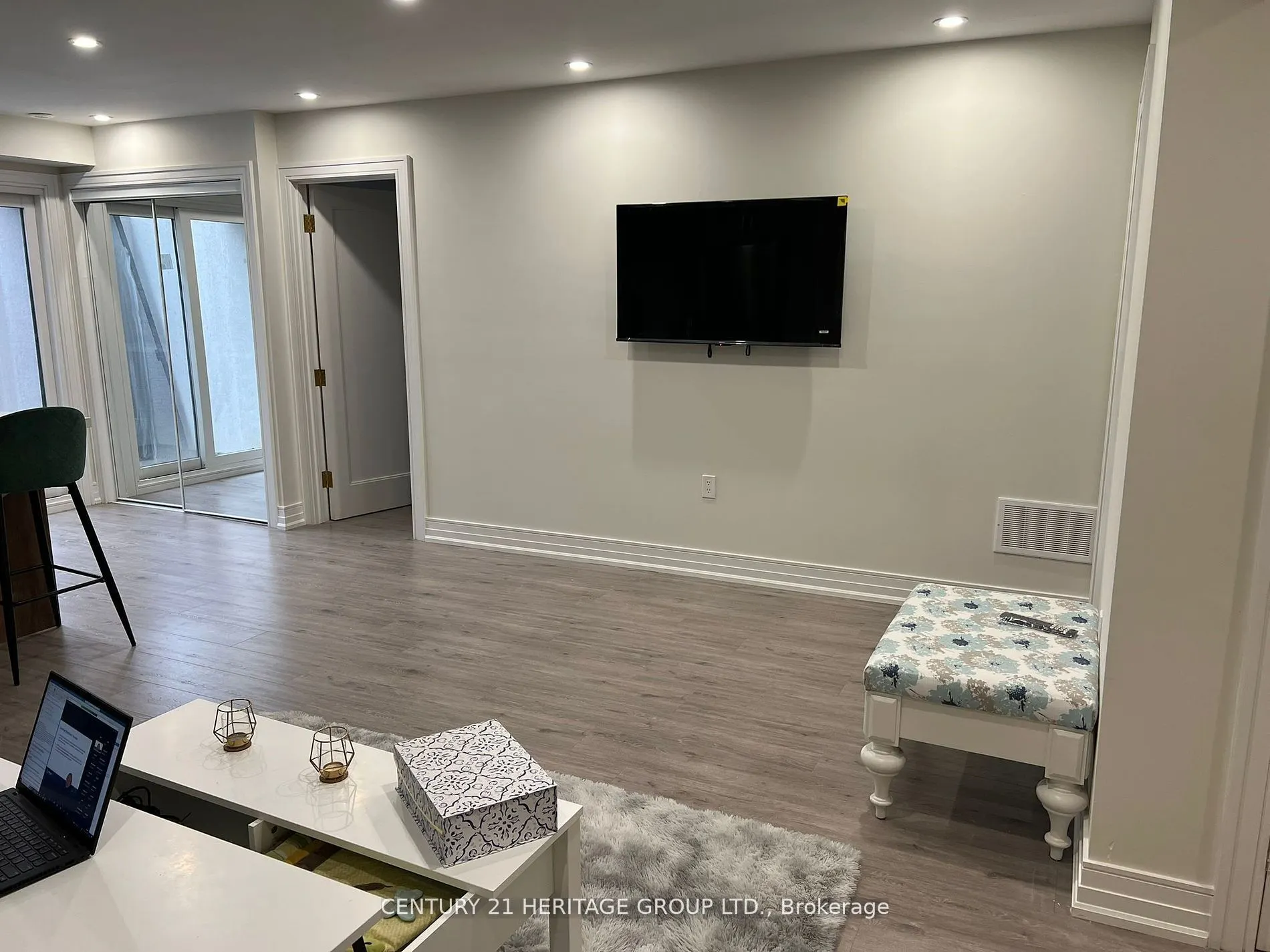 24 Deepglade Crescent