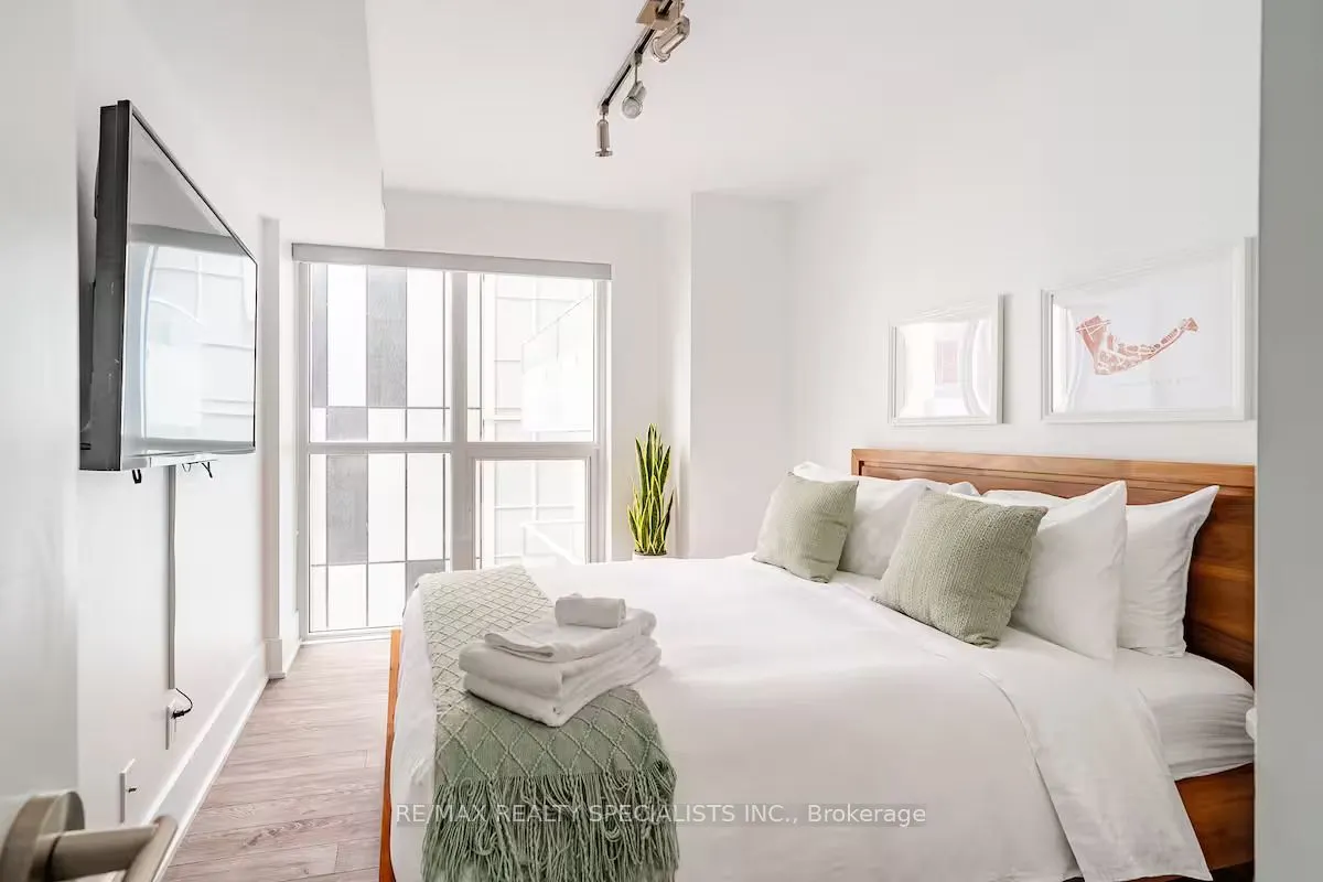 300 Front Street W #304